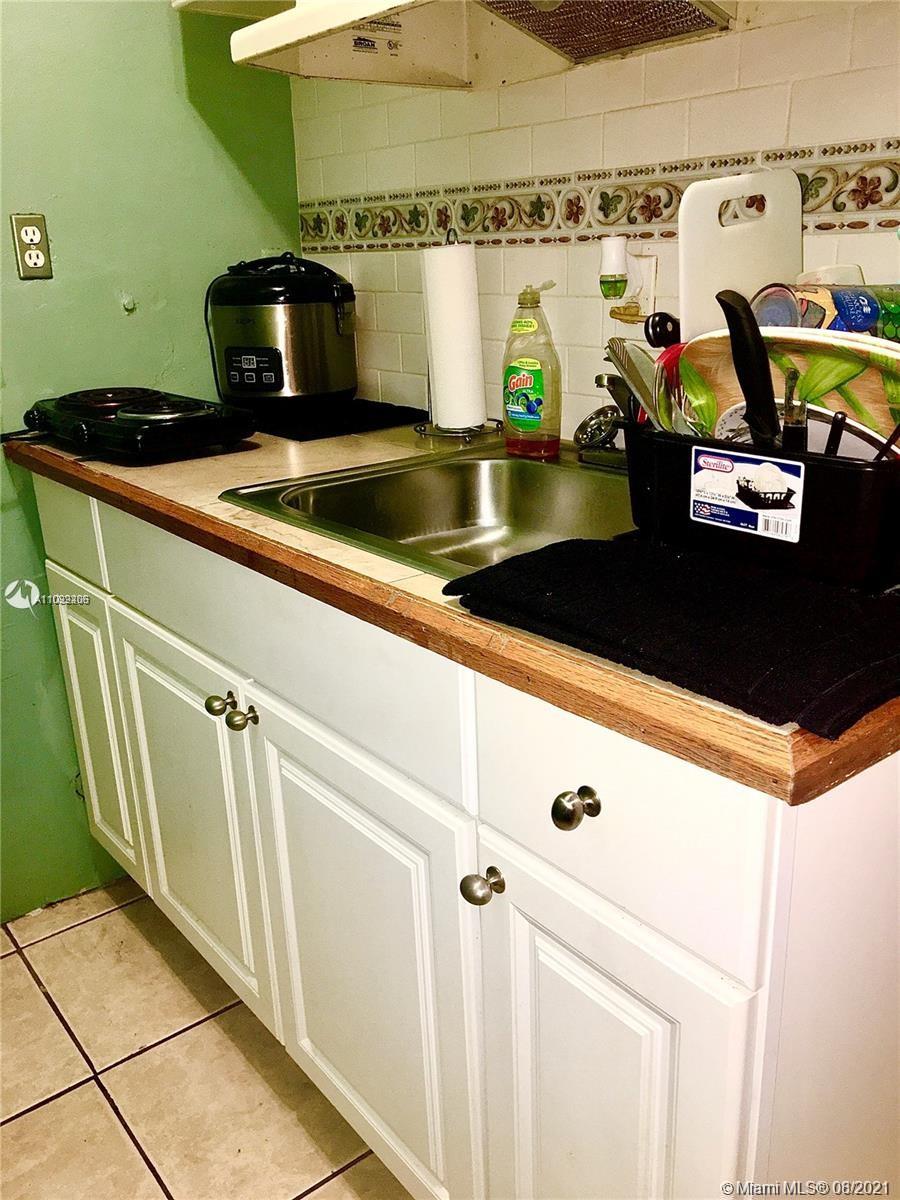 HOLLYWOOD LITTLE RANCHES - Residential Lease