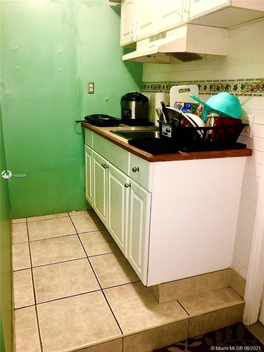 HOLLYWOOD LITTLE RANCHES - Residential Lease