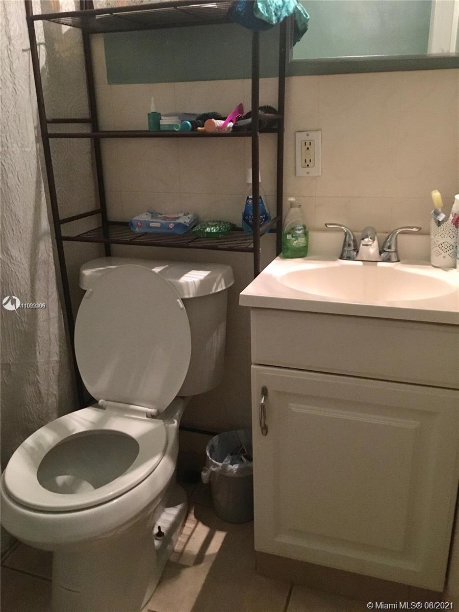 HOLLYWOOD LITTLE RANCHES - Residential Lease
