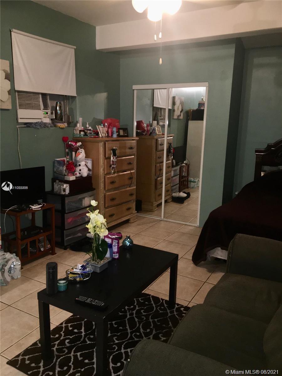 HOLLYWOOD LITTLE RANCHES - Residential Lease
