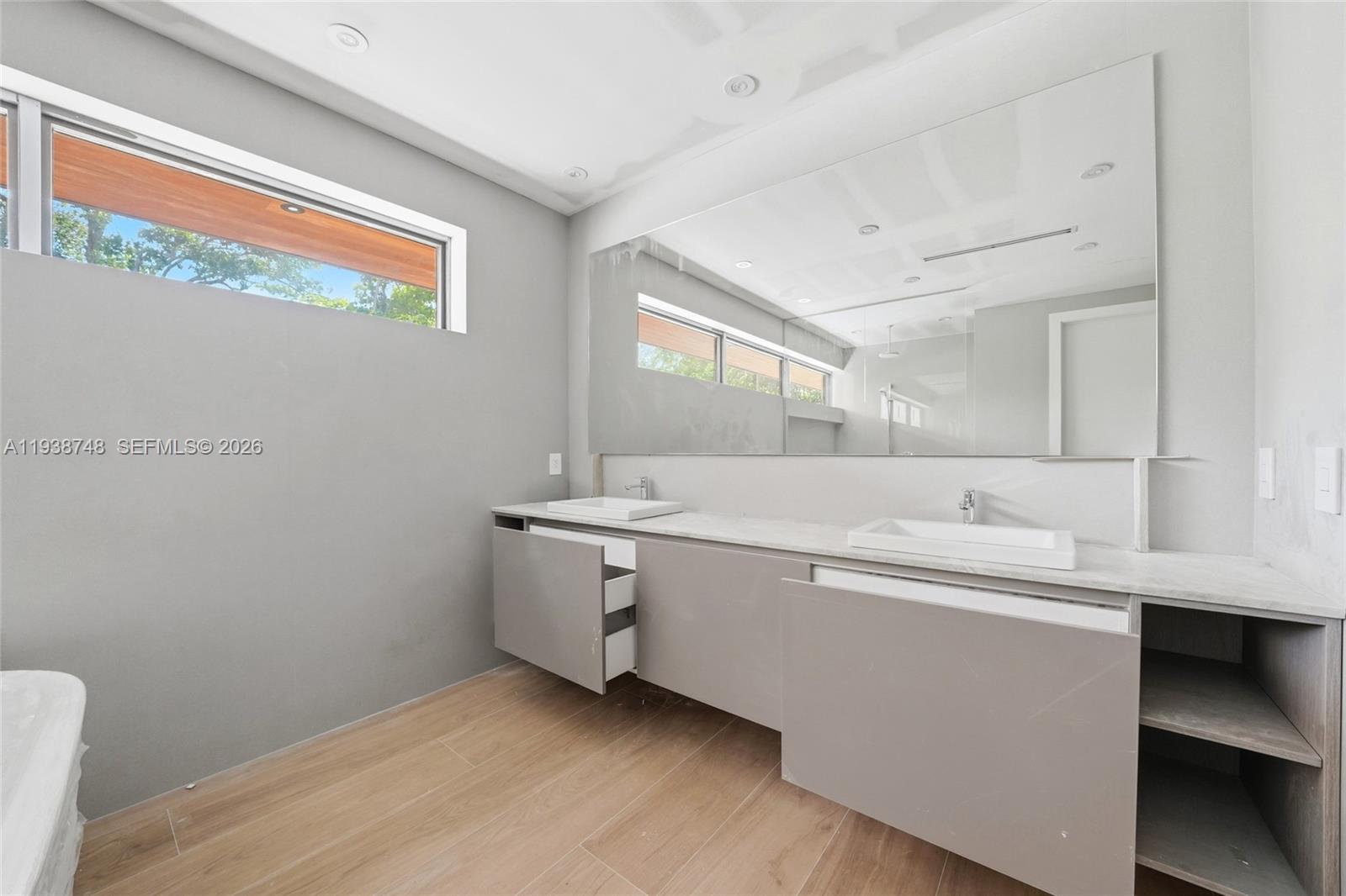 SUNSHINE VISTAS - Residential