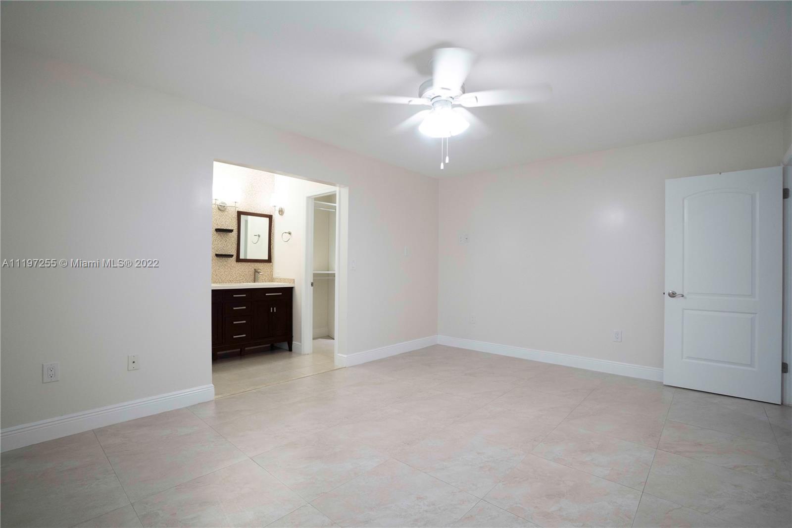 SILVER PALMS - Residential