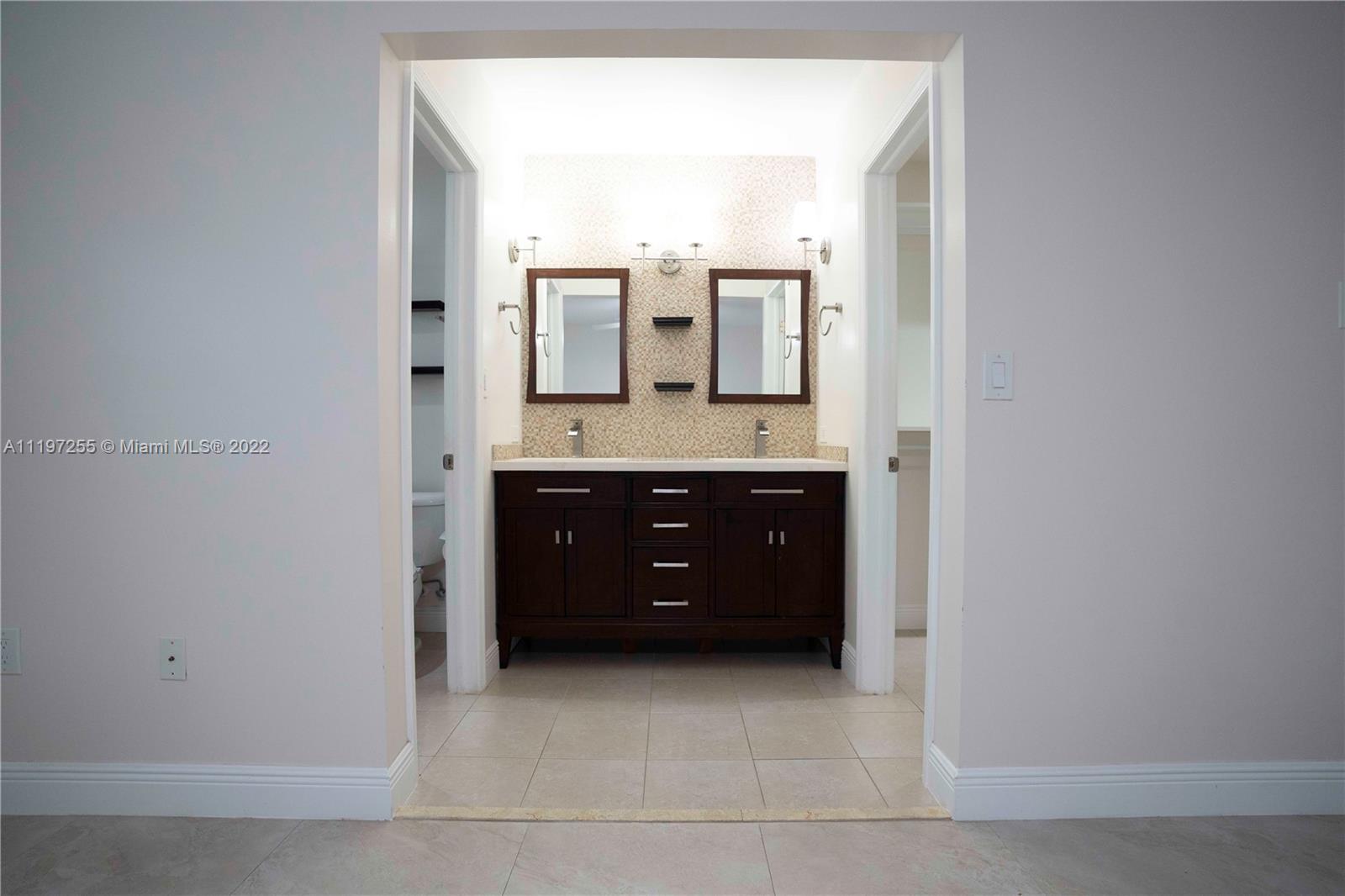 SILVER PALMS - Residential