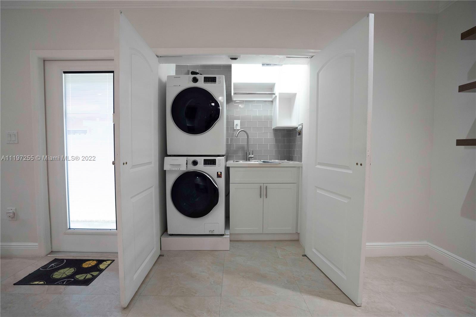 SILVER PALMS - Residential