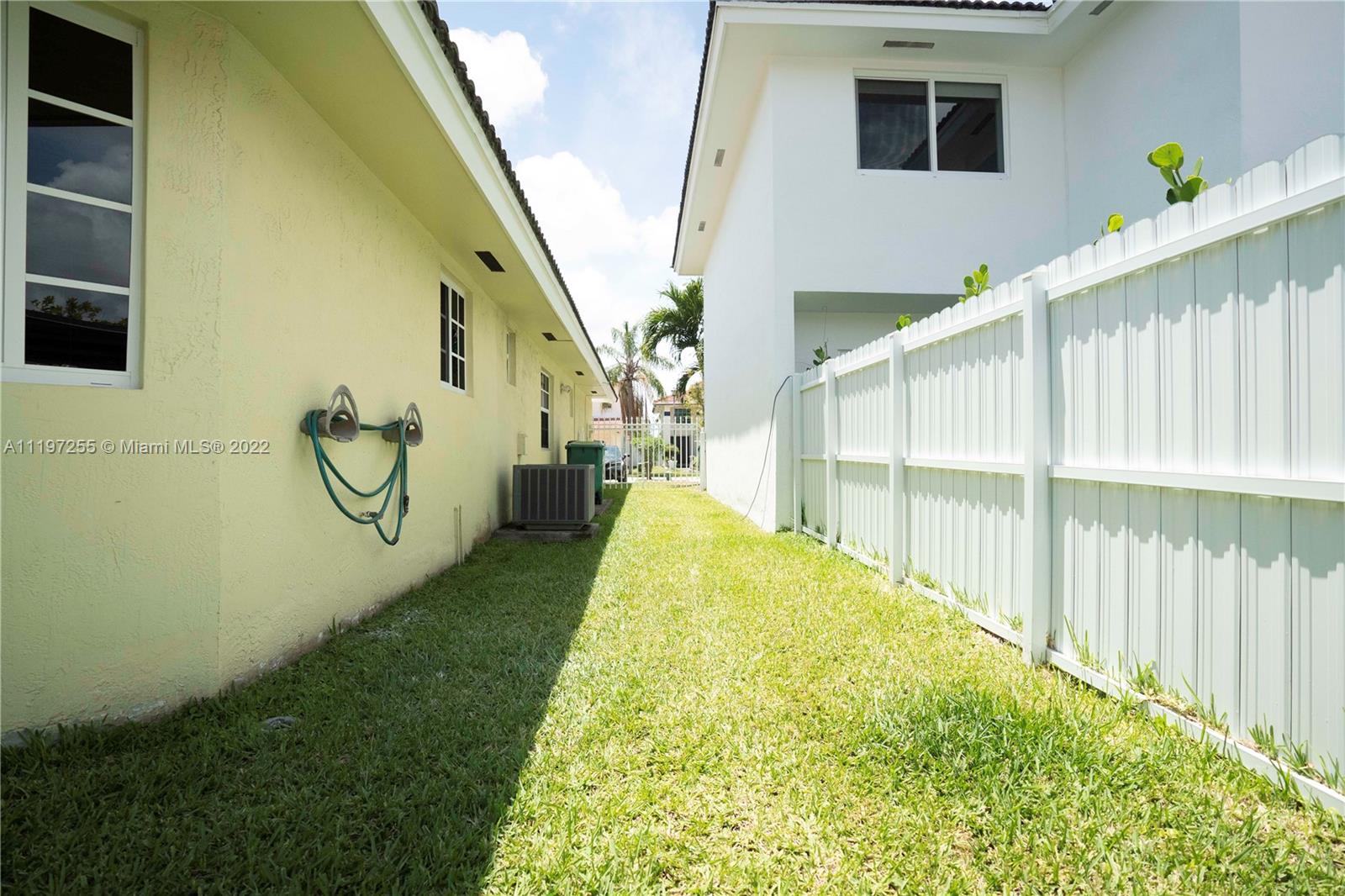 SILVER PALMS - Residential