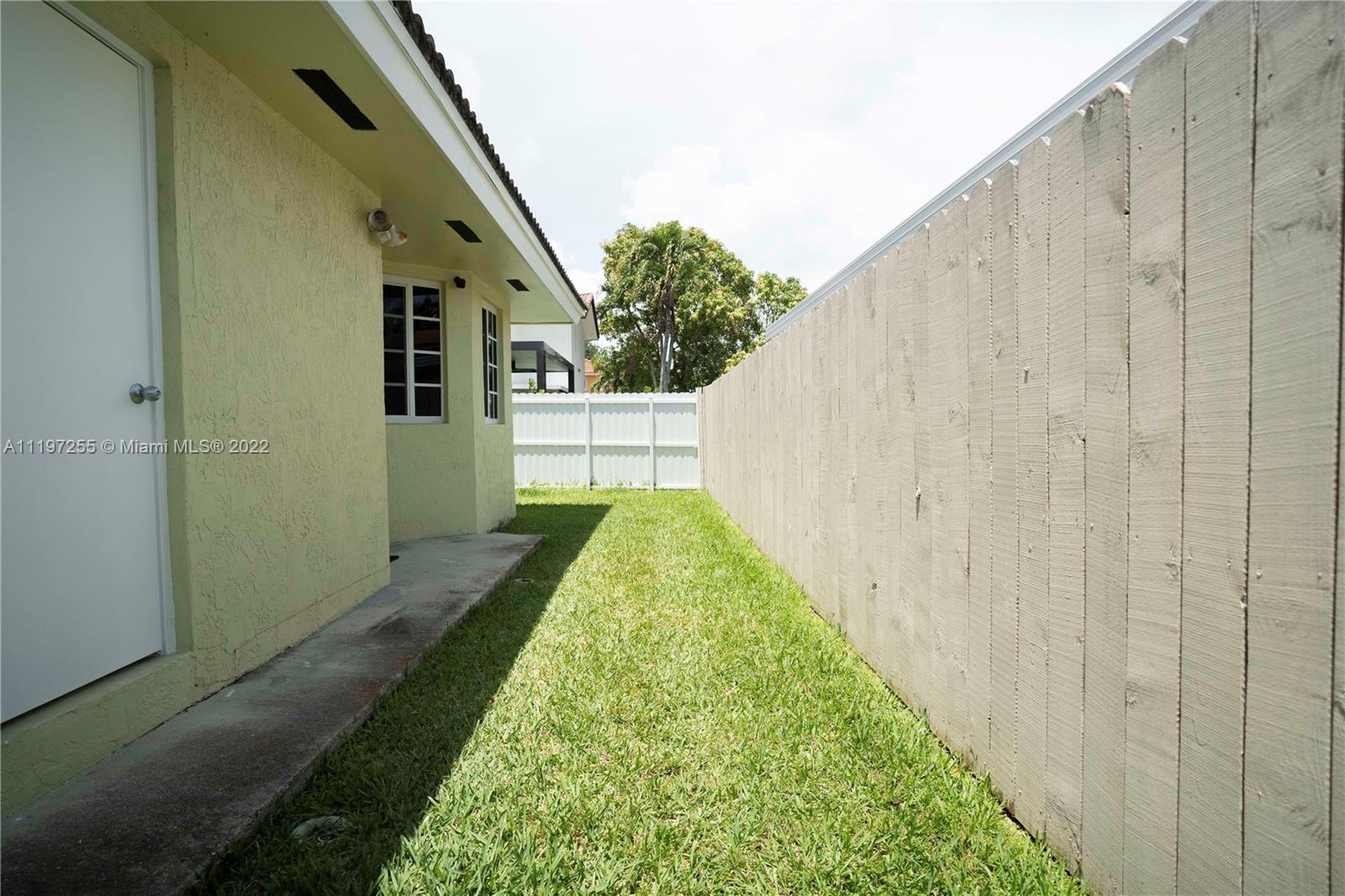 SILVER PALMS - Residential
