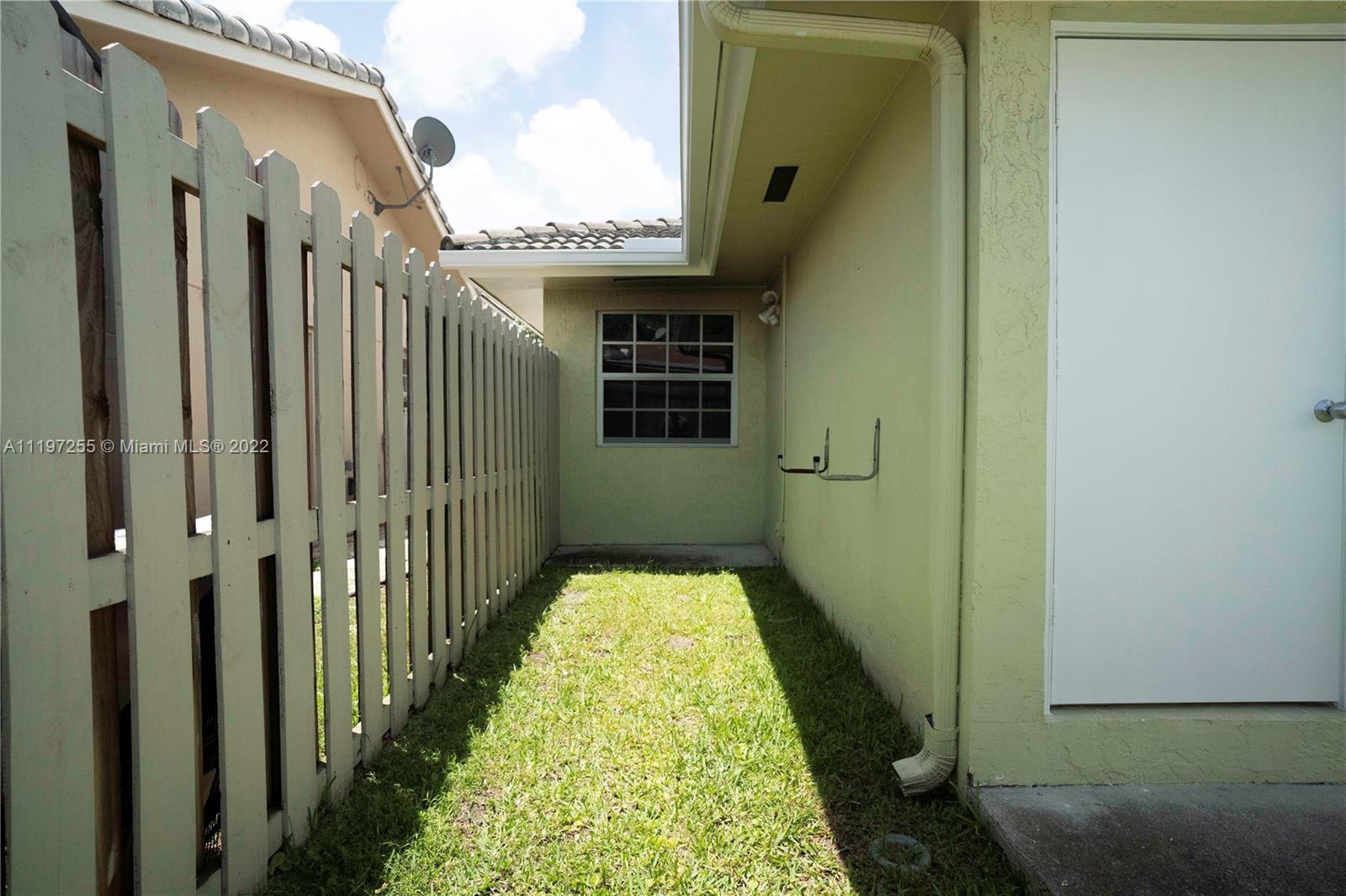 SILVER PALMS - Residential