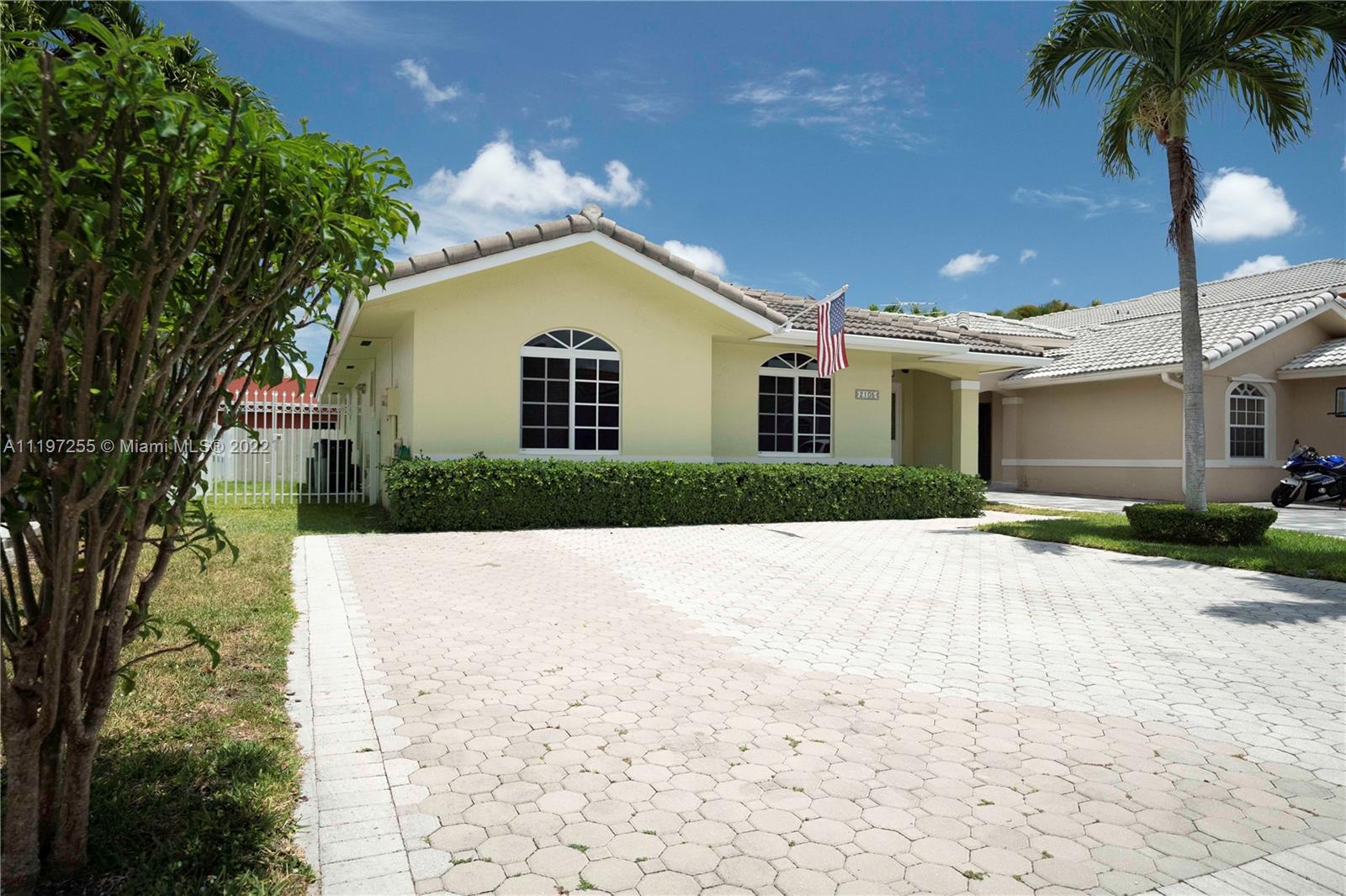 SILVER PALMS - Residential