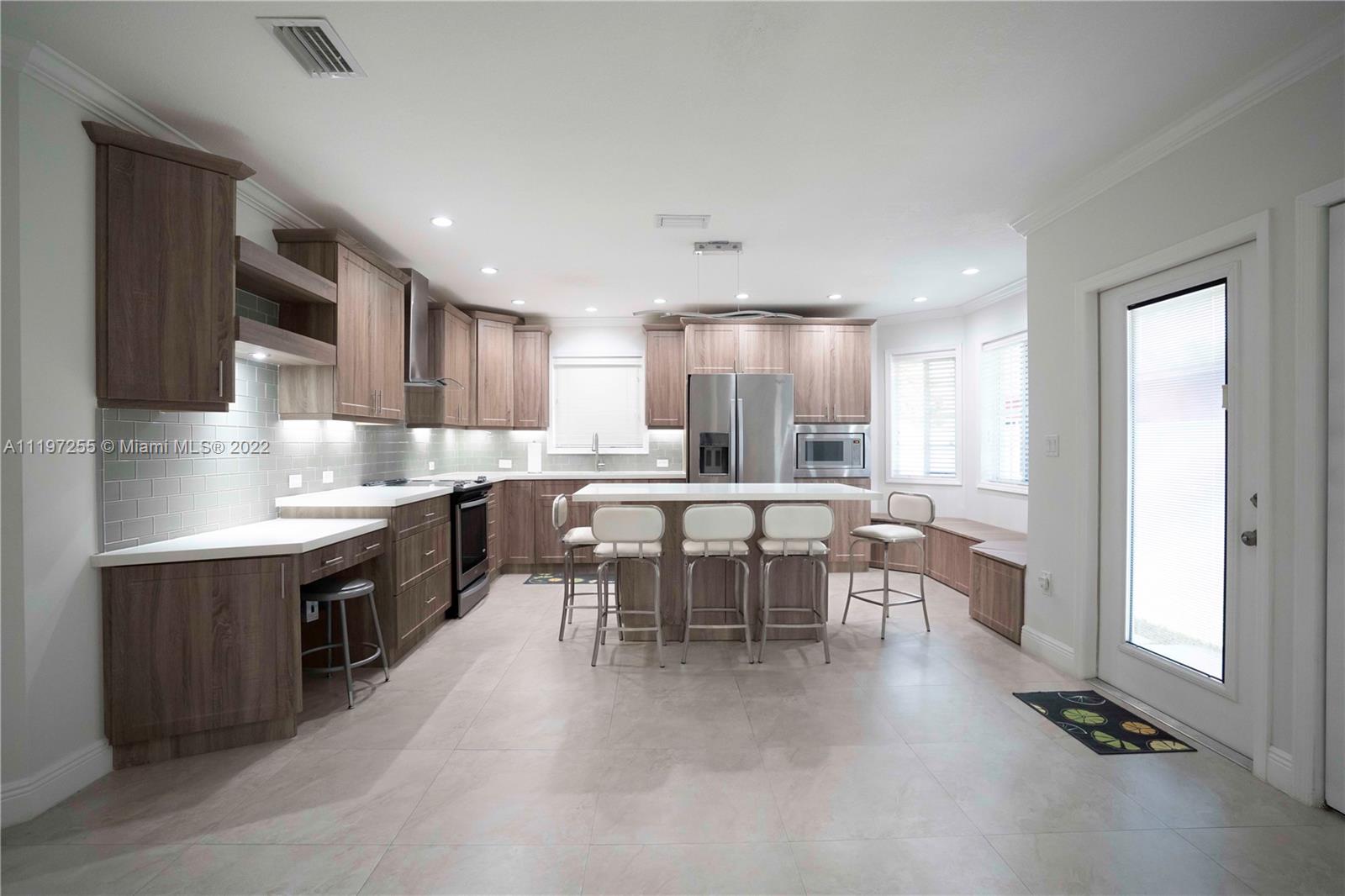 SILVER PALMS - Residential