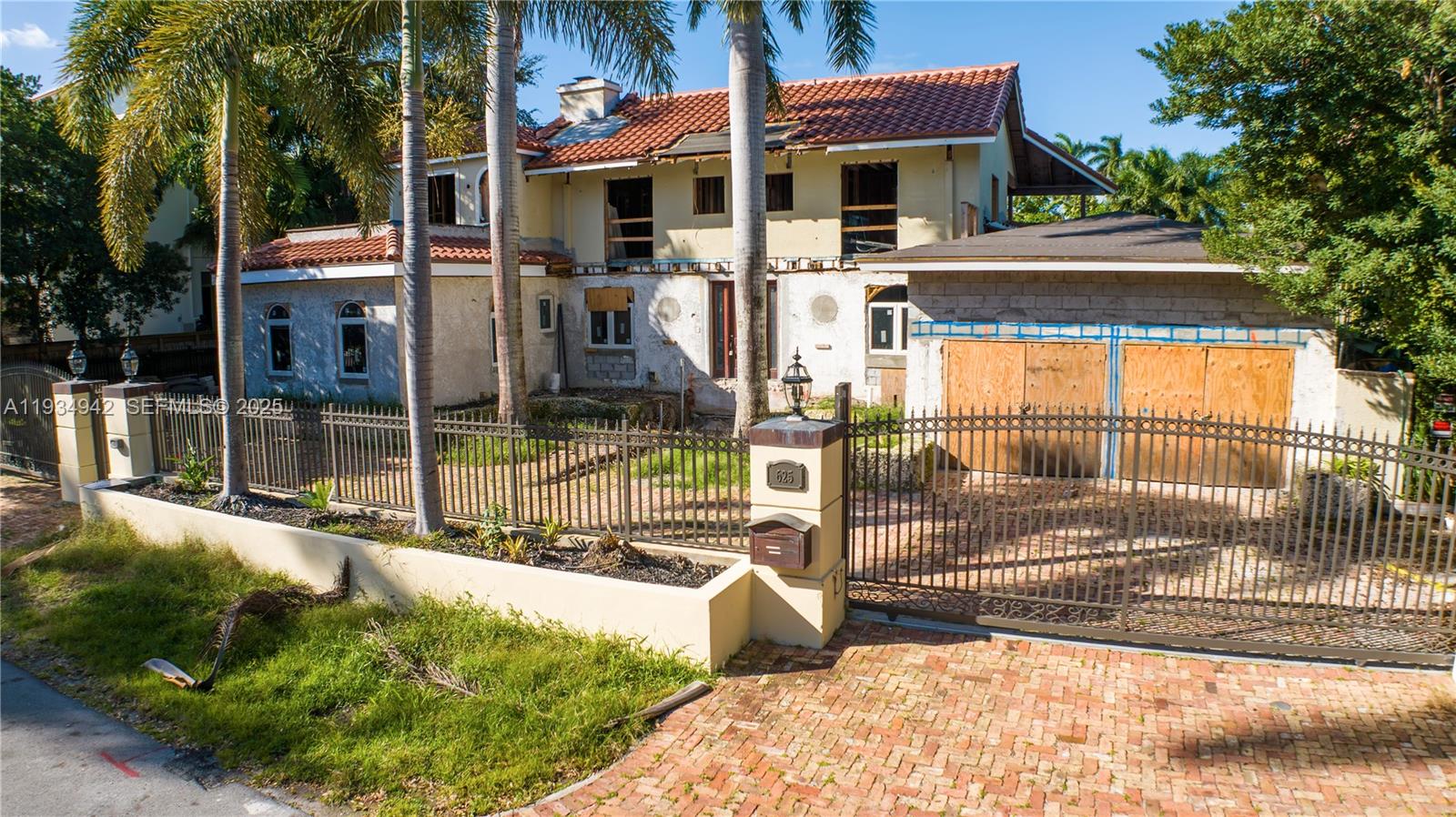 CORAL ISLES - Residential
