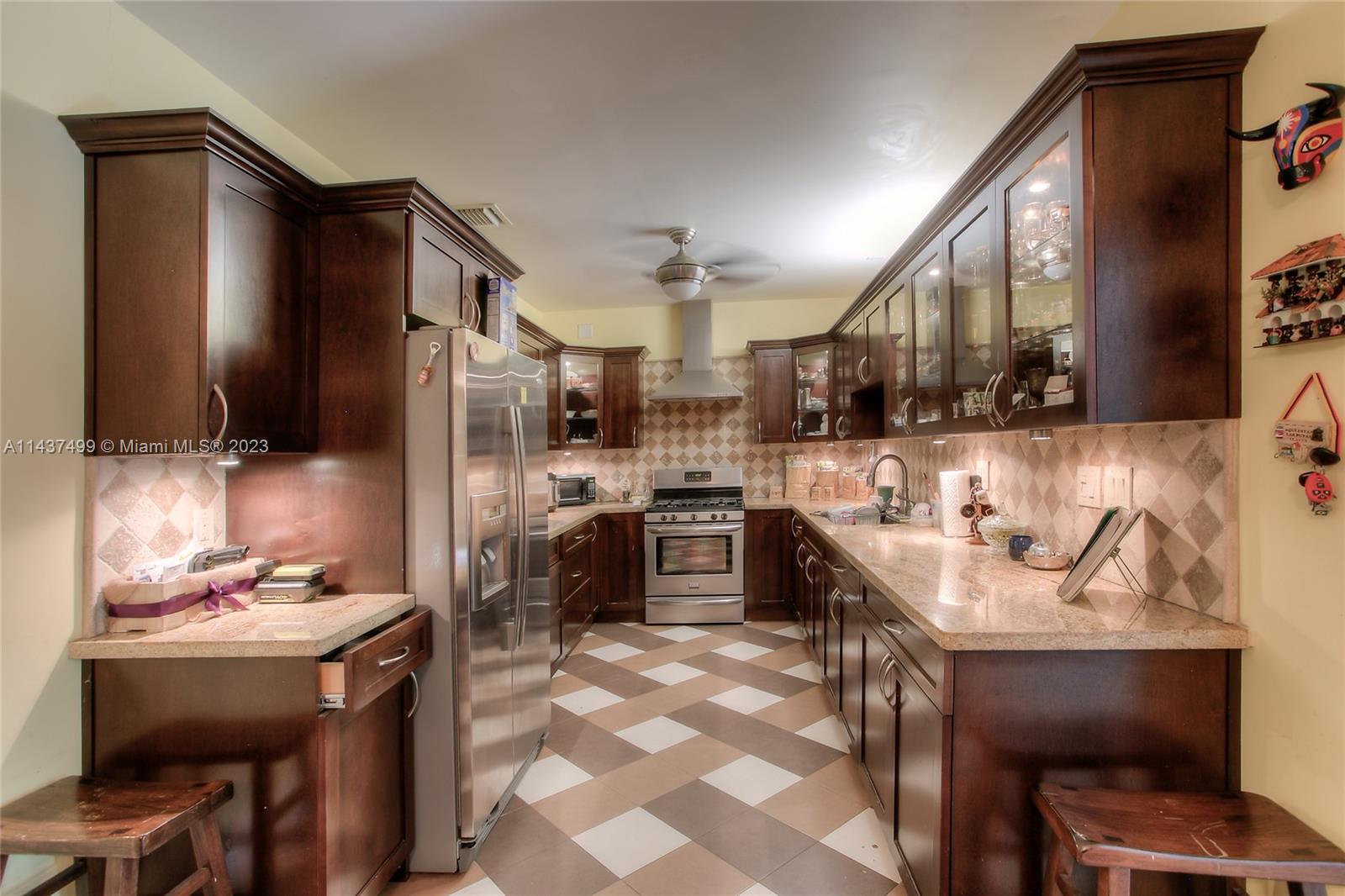 GOBLE MANOR - Residential