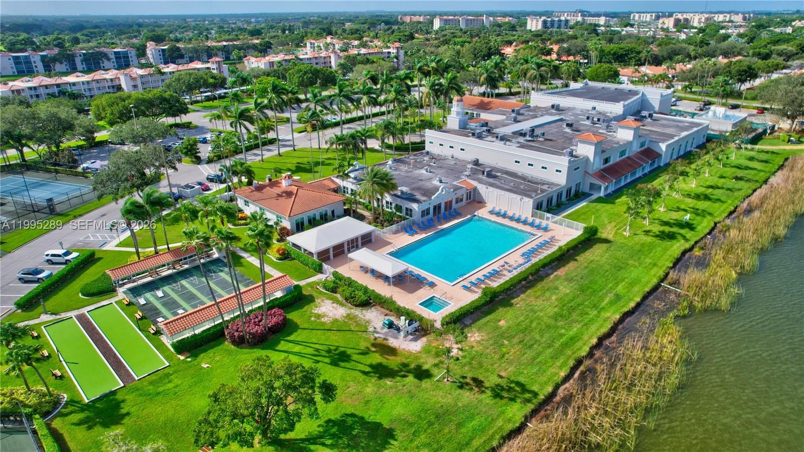 HUNTINGTON POINTE - Residential