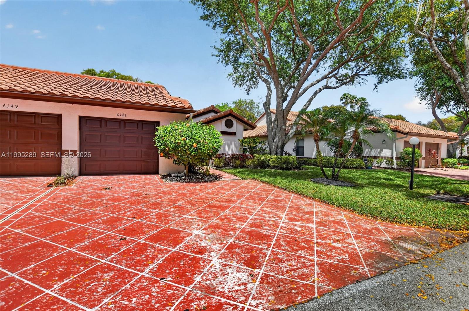 HUNTINGTON POINTE - Residential