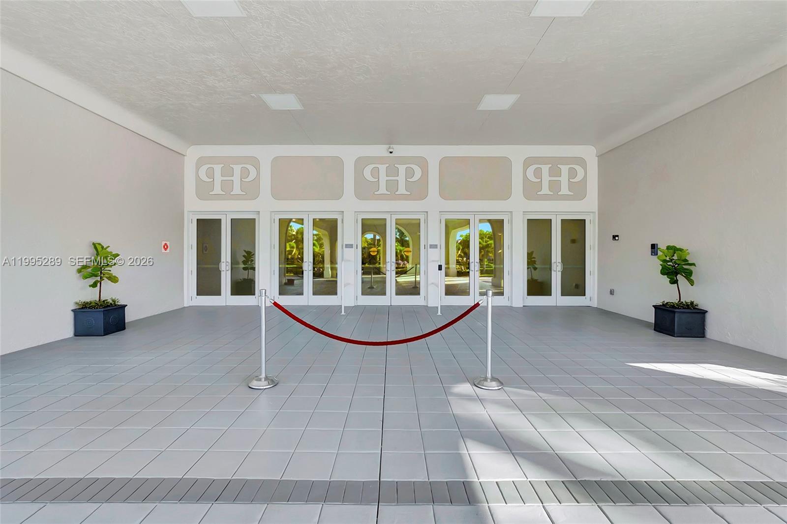 HUNTINGTON POINTE - Residential