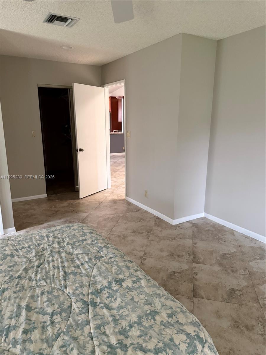 HUNTINGTON POINTE - Residential