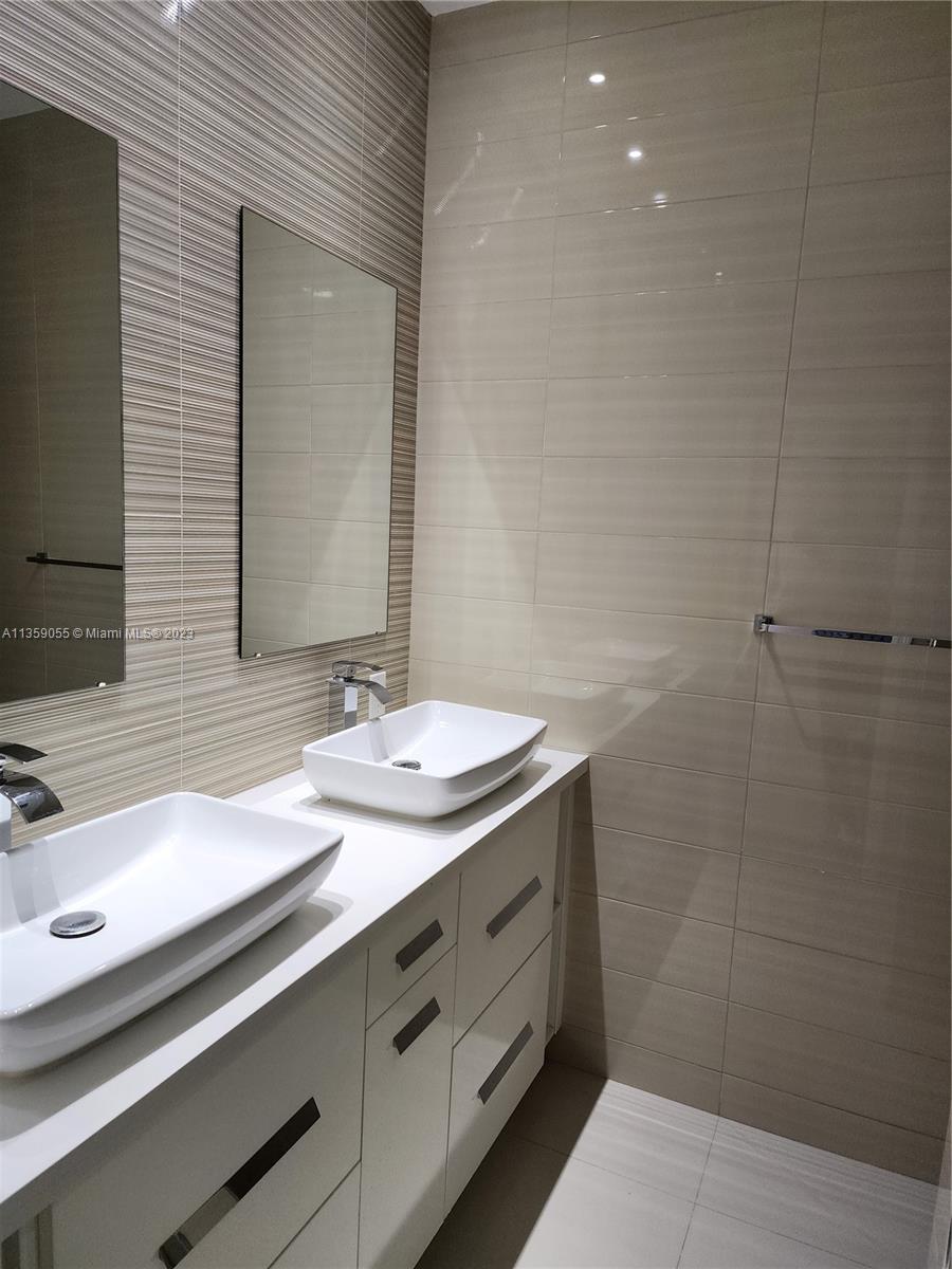 LEXINGTON HOMES ESTATES - Residential Lease