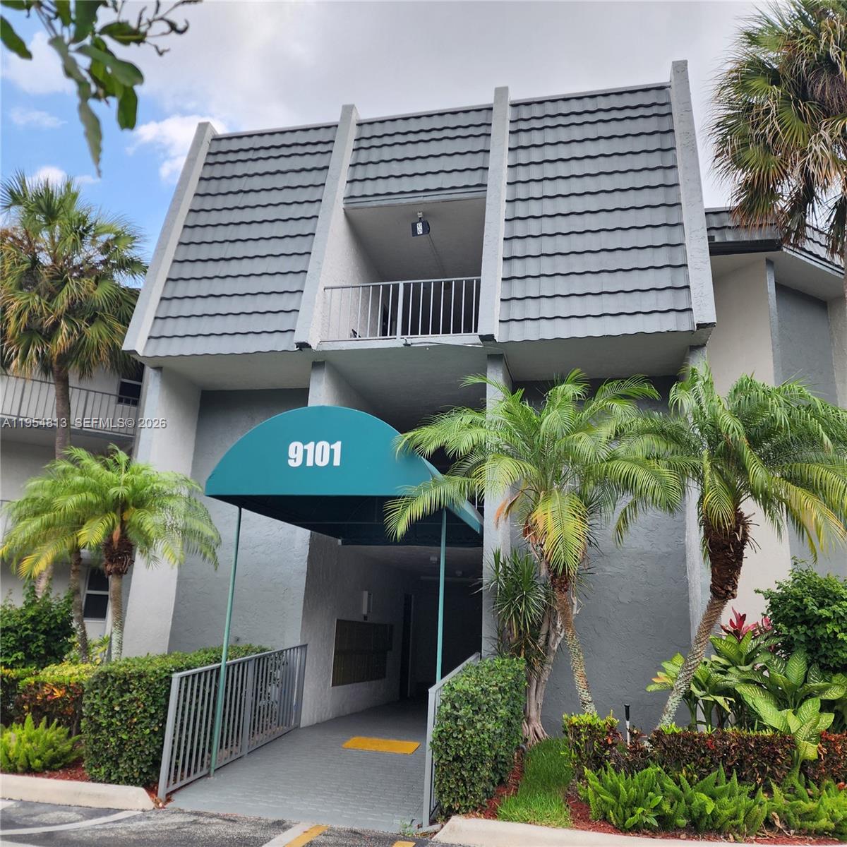 LIME BAY CONDOMINIUM 6 - Residential