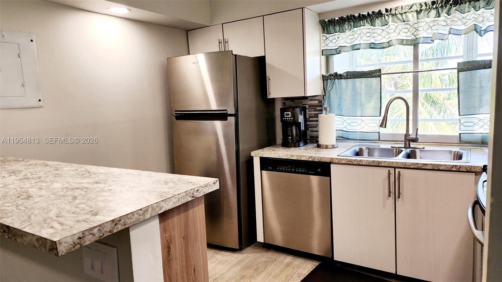 LIME BAY CONDOMINIUM 6 - Residential