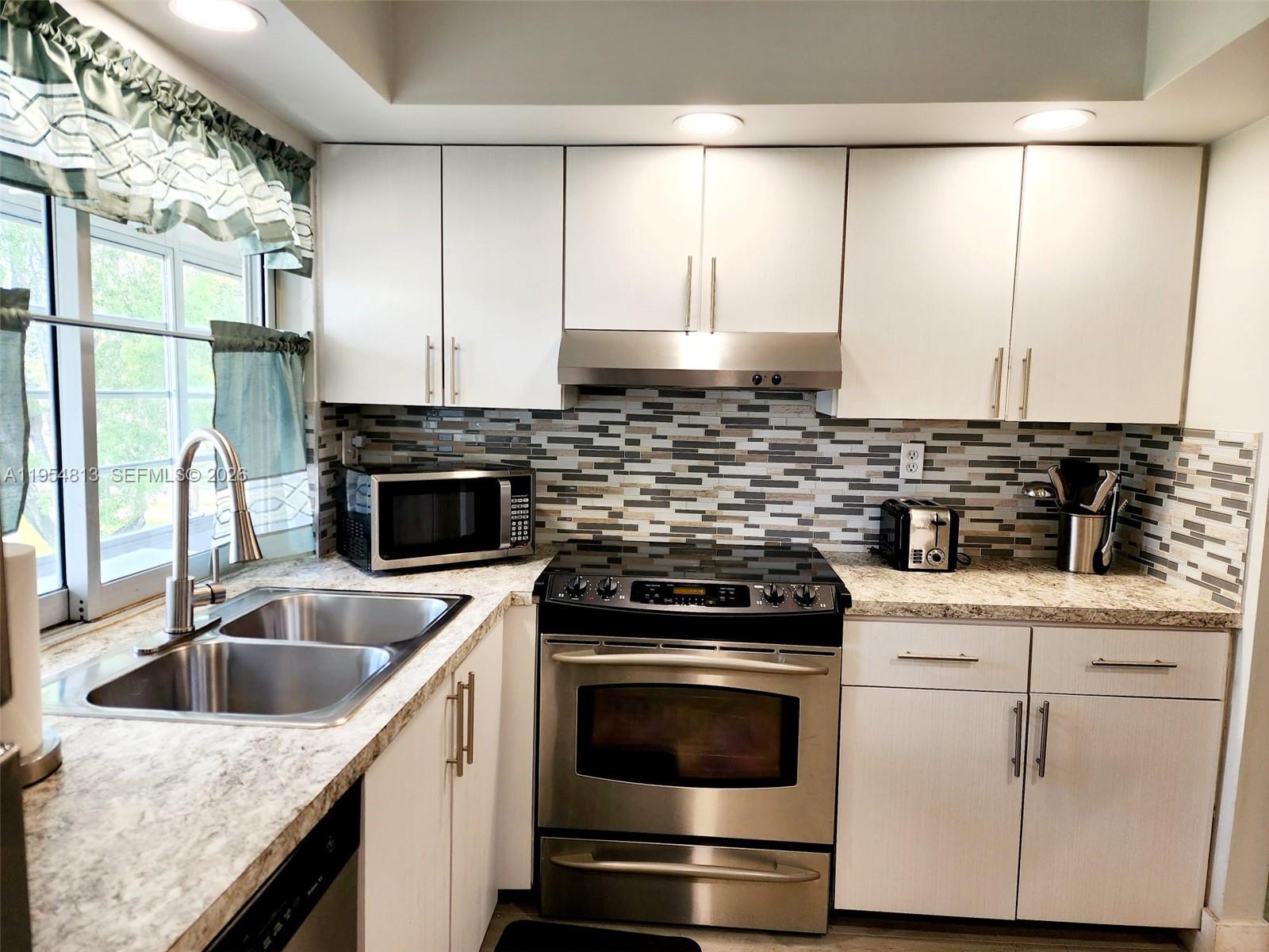 LIME BAY CONDOMINIUM 6 - Residential