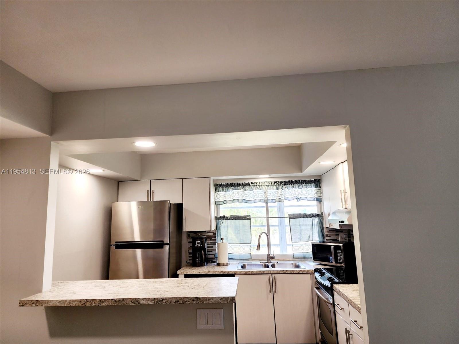 LIME BAY CONDOMINIUM 6 - Residential