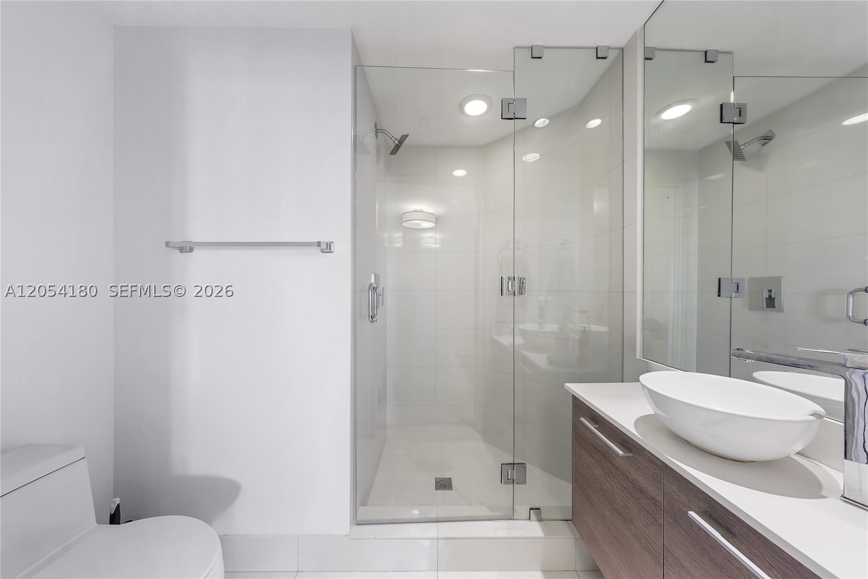 PARAISO BAY CONDO - Residential