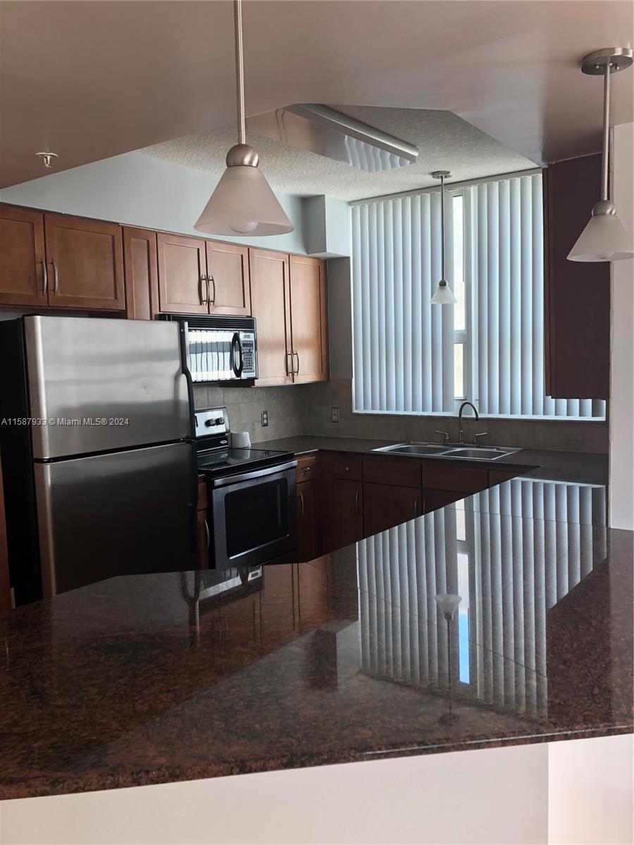 CITE CONDO - Residential Lease