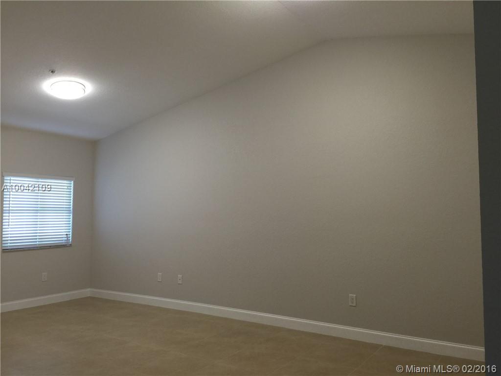 The Courts At Bayshore II - Residential Lease