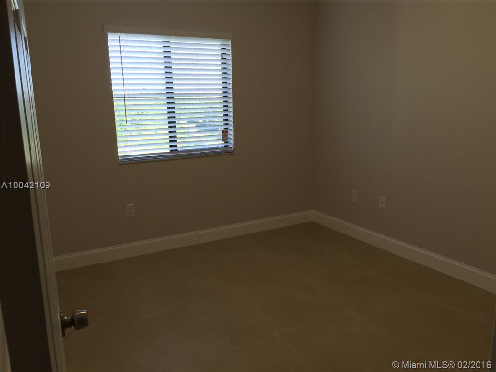 The Courts At Bayshore II - Residential Lease
