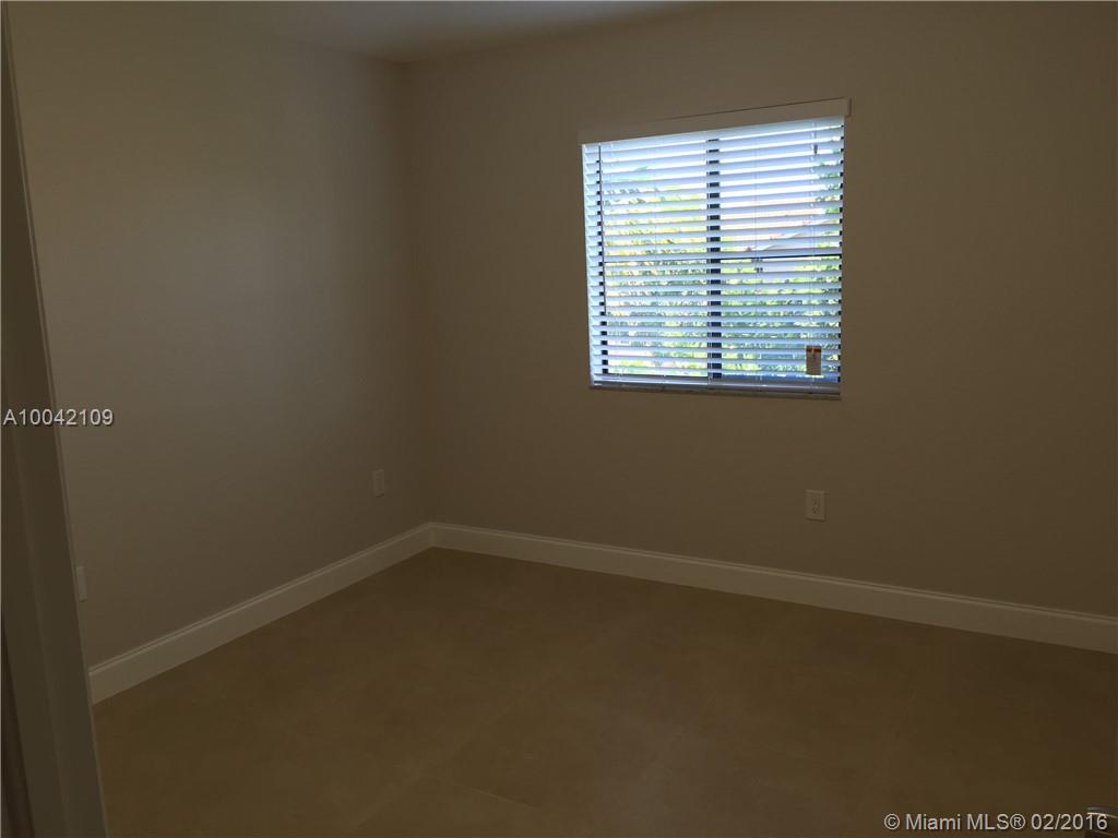 The Courts At Bayshore II - Residential Lease