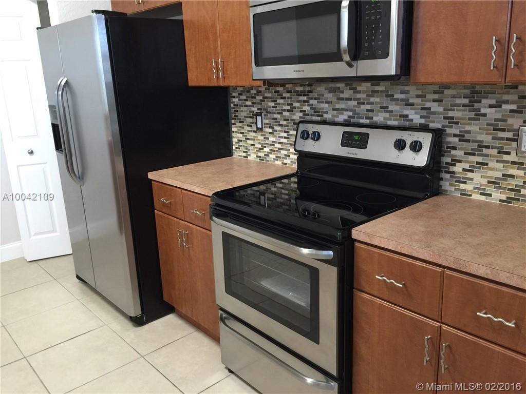 The Courts At Bayshore II - Residential Lease