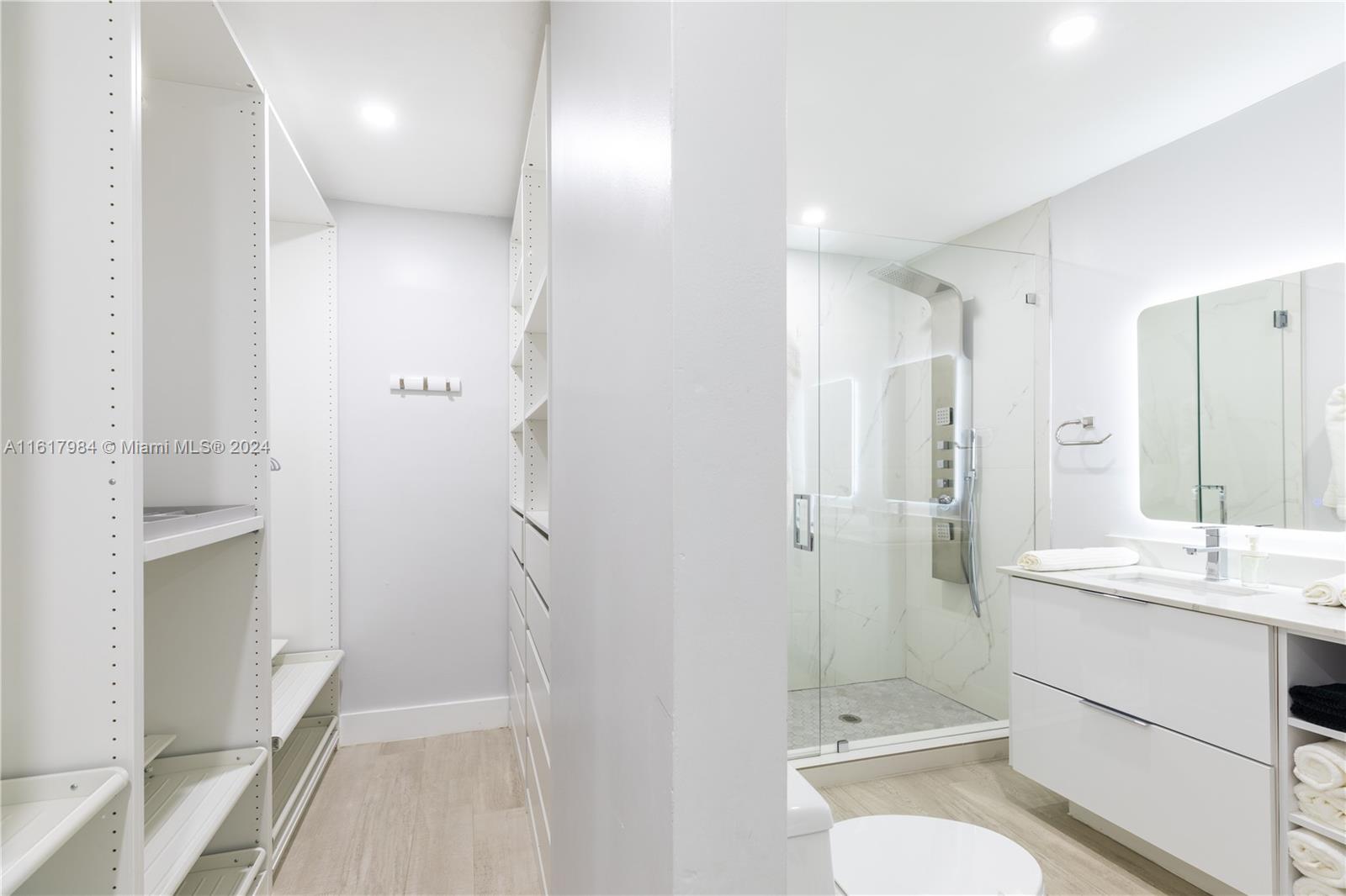 GREYKNOLL ESTATES - Residential Lease
