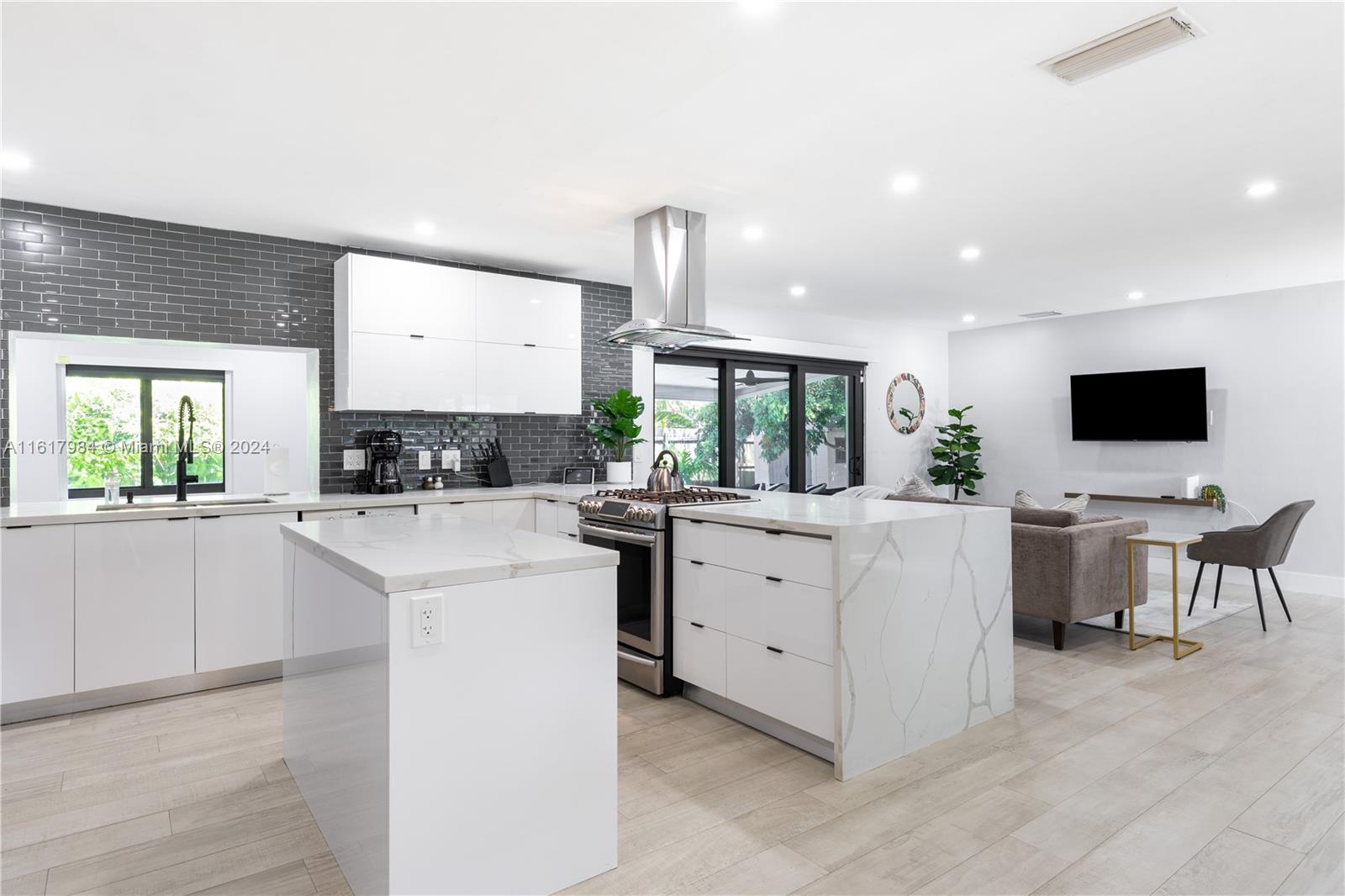 GREYKNOLL ESTATES - Residential Lease