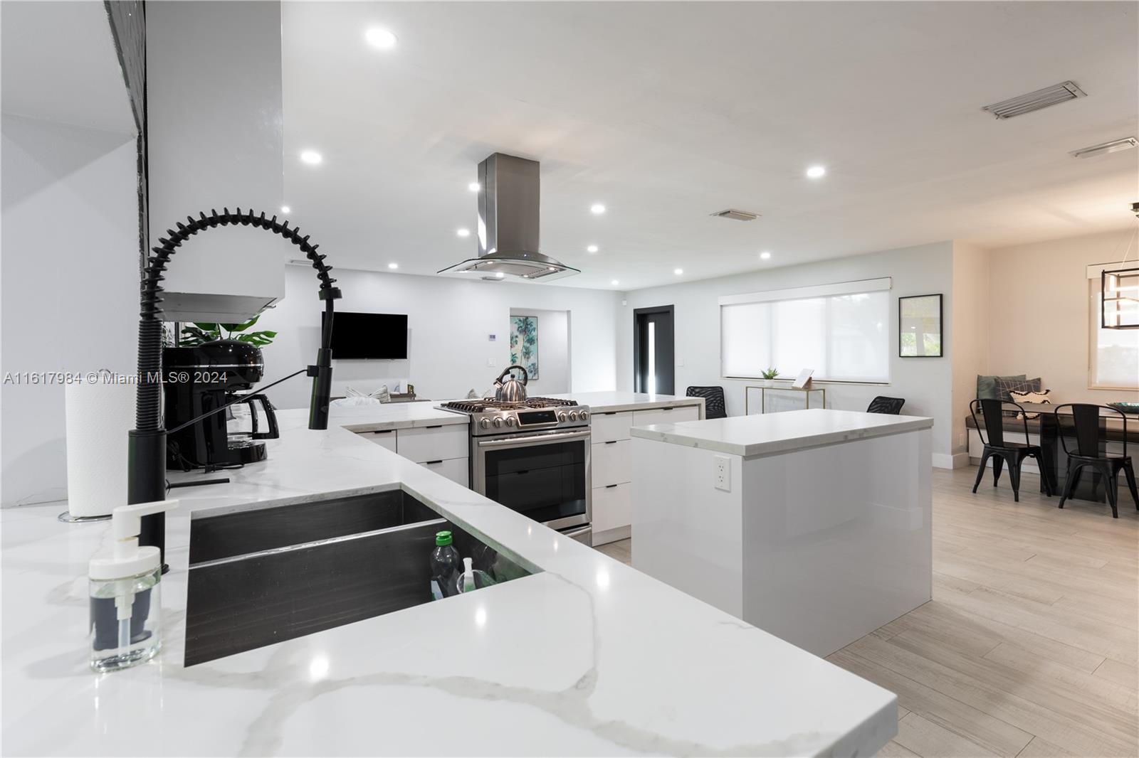 GREYKNOLL ESTATES - Residential Lease