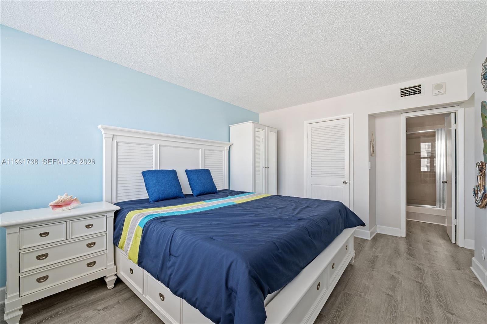 SEASONS CONDO - Residential