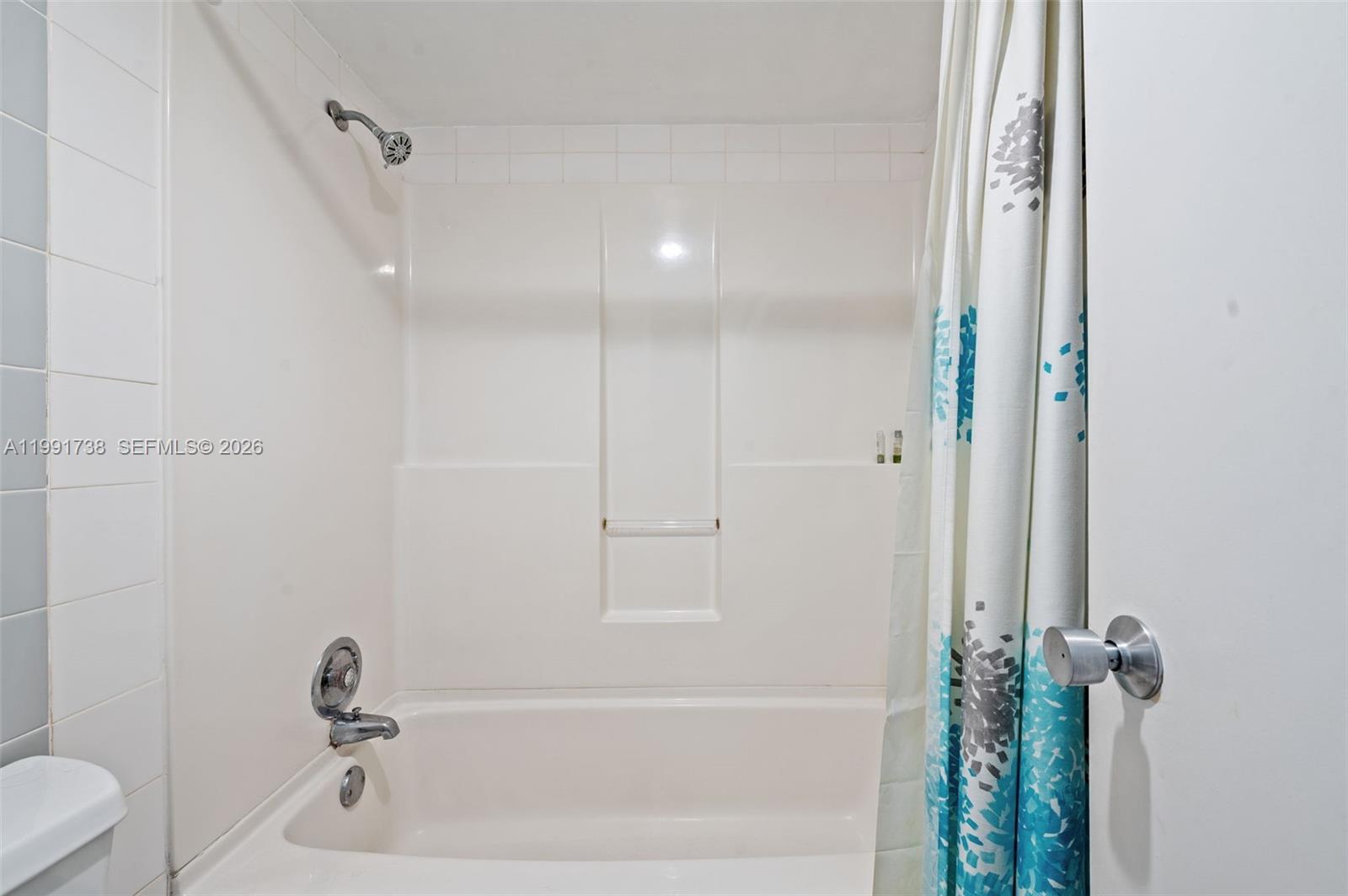 SEASONS CONDO - Residential
