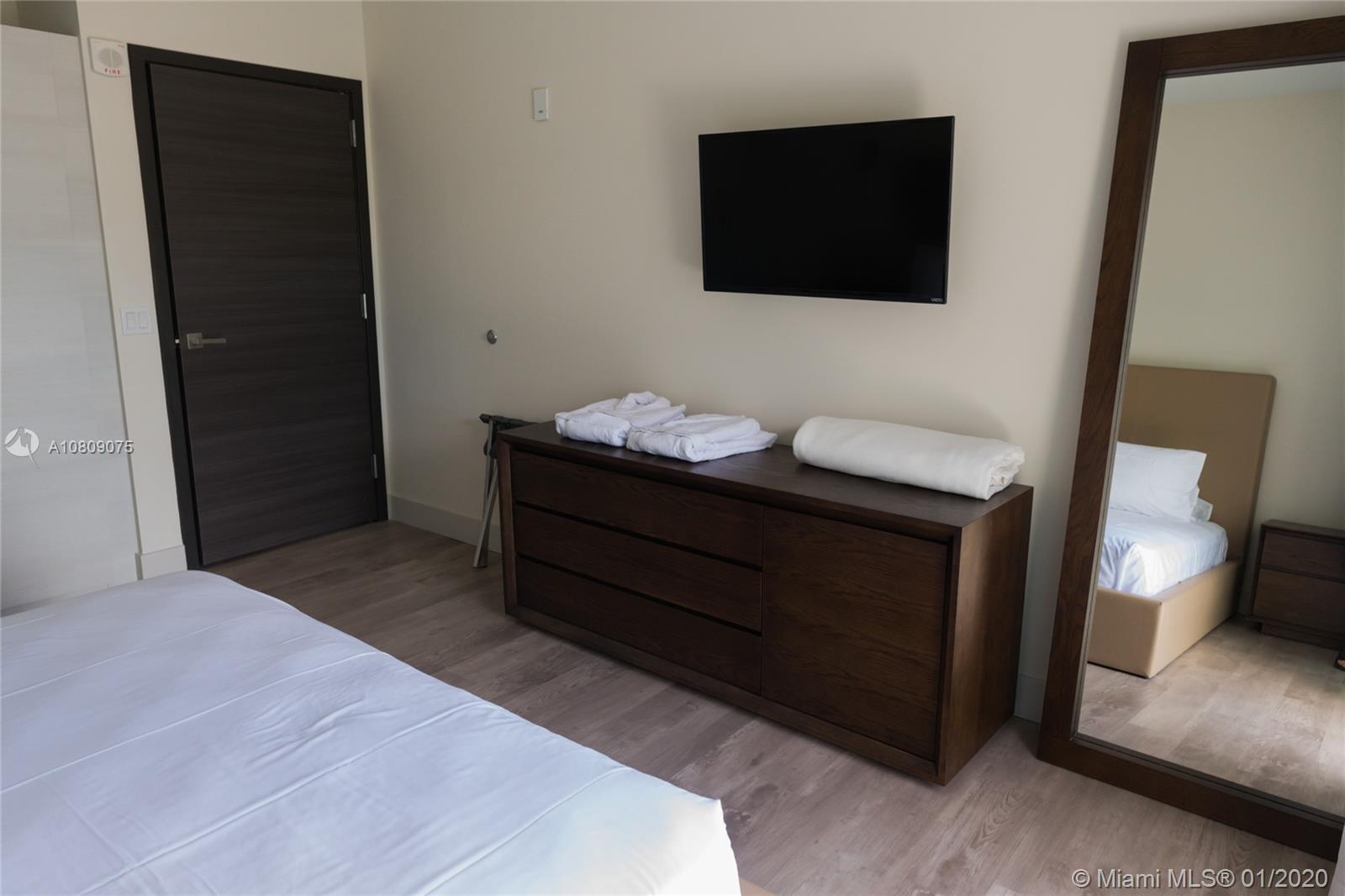 COSTA HOLLYWOOD - Residential