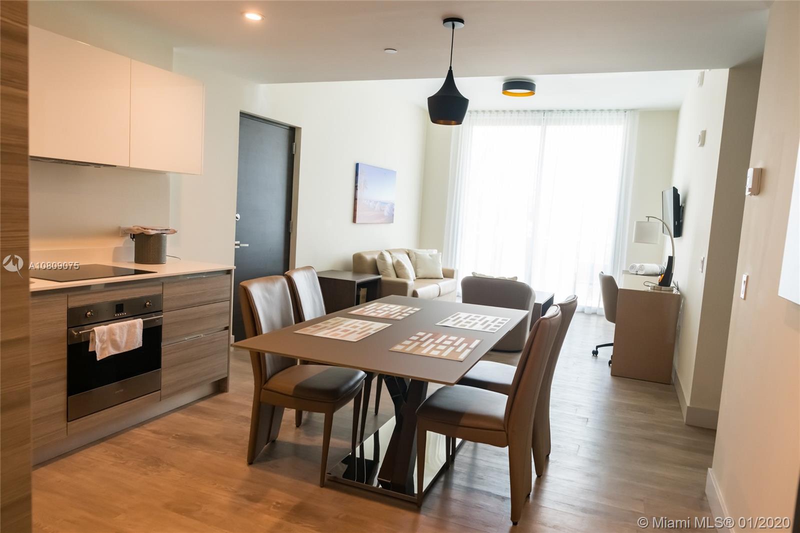 COSTA HOLLYWOOD - Residential