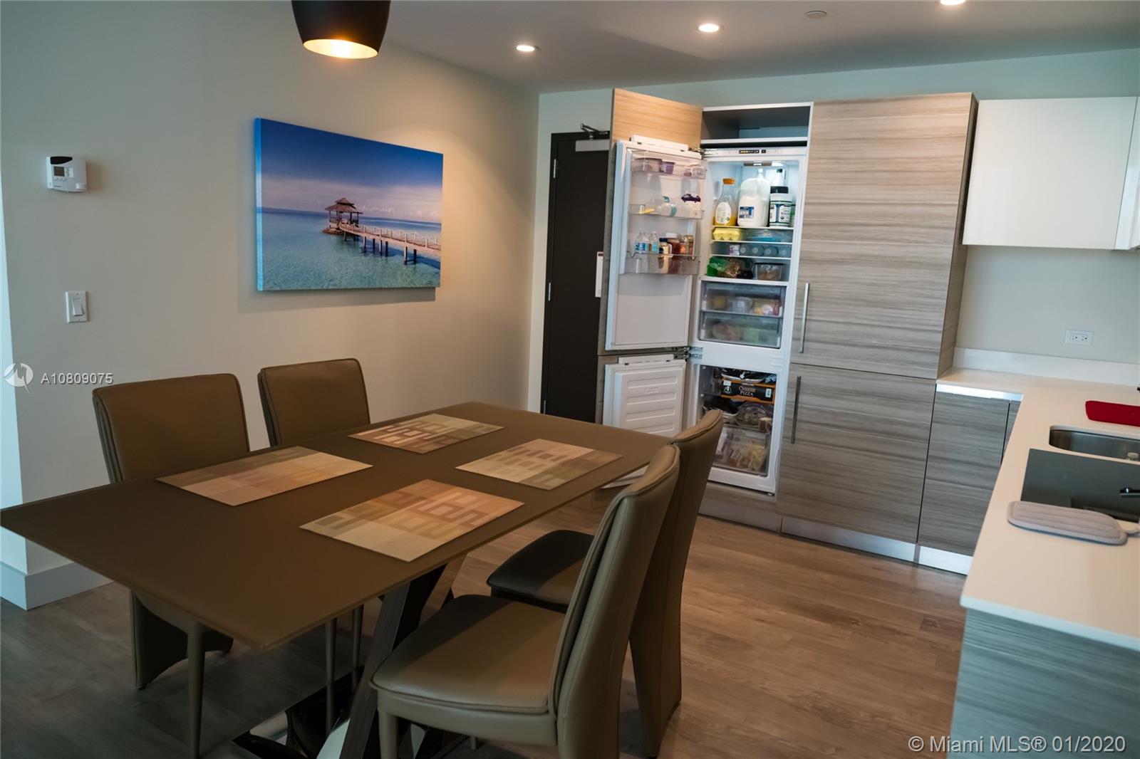 COSTA HOLLYWOOD - Residential