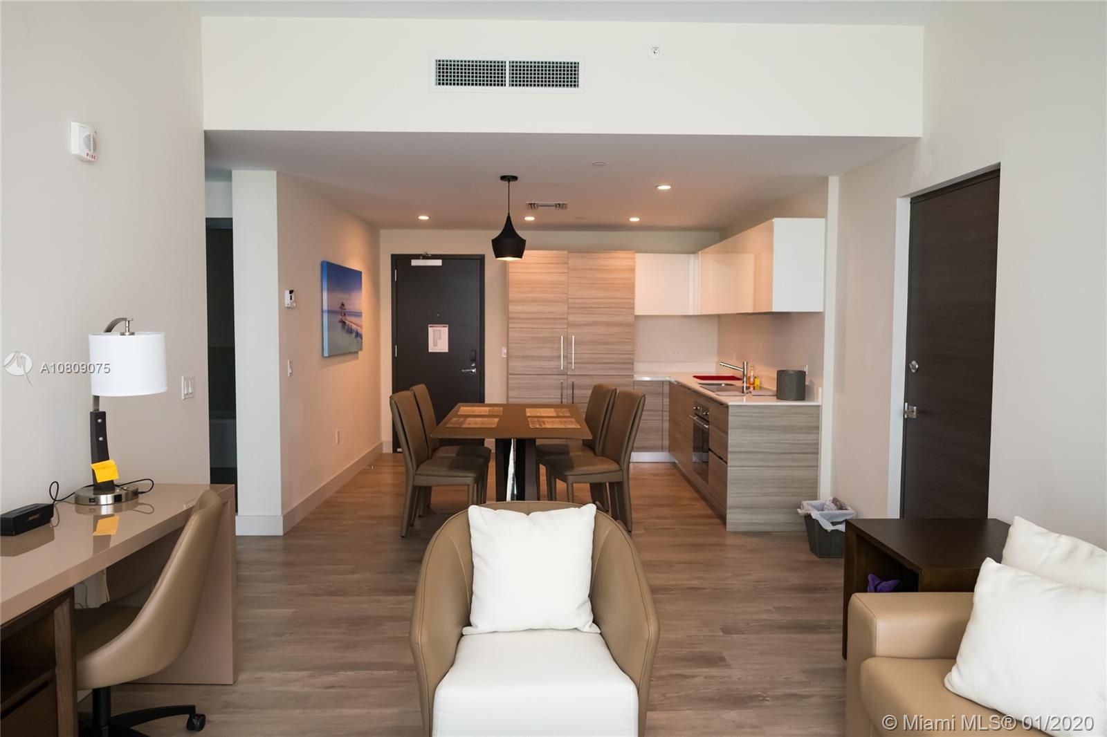 COSTA HOLLYWOOD - Residential