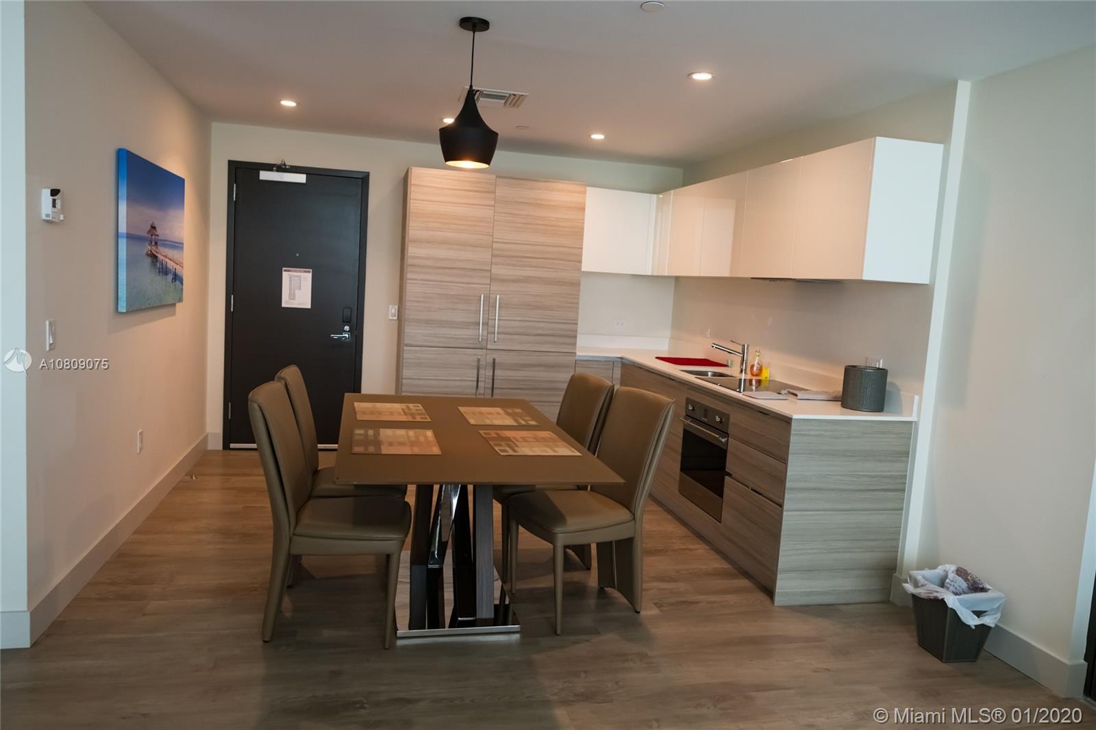 COSTA HOLLYWOOD - Residential