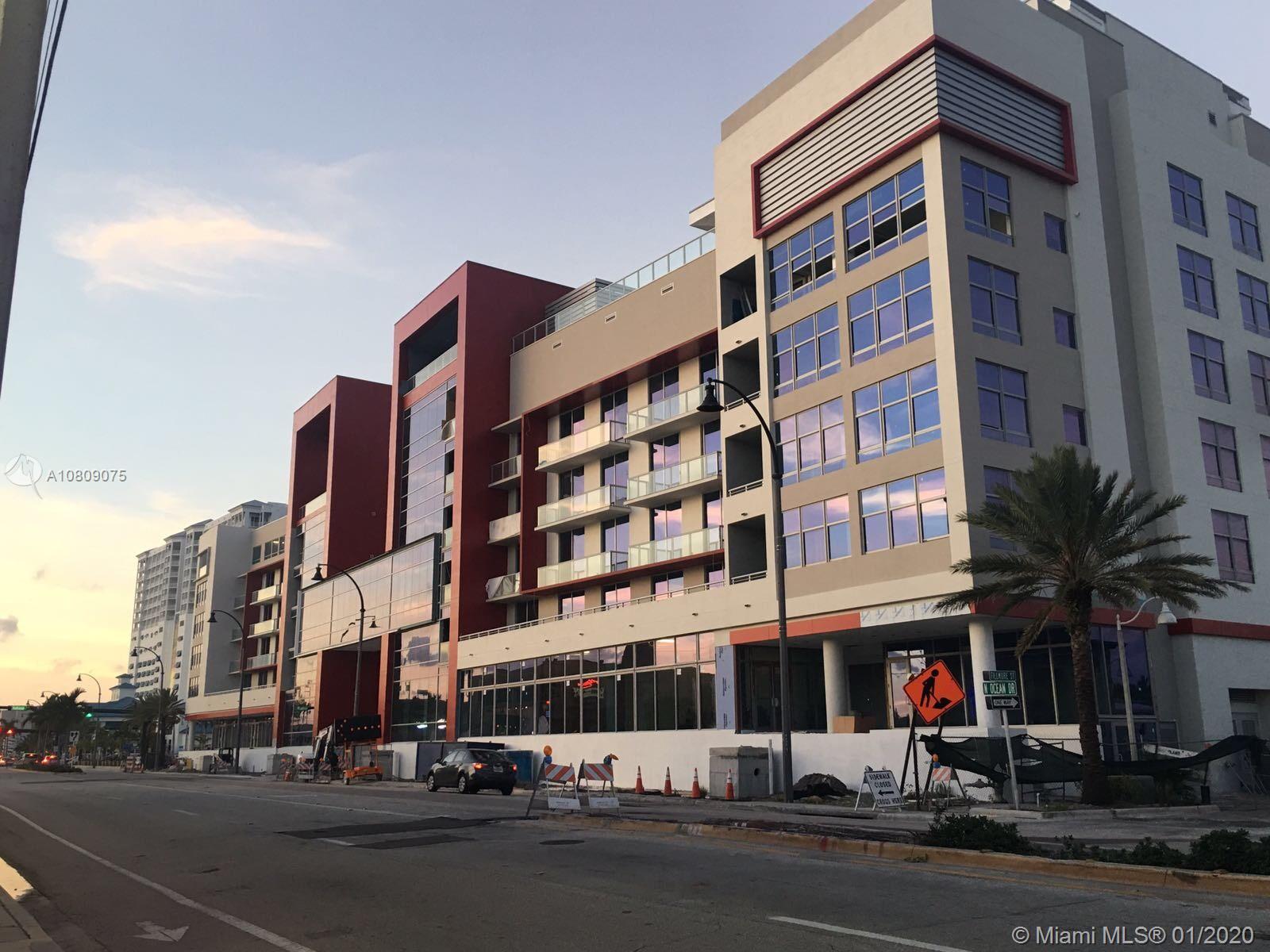 COSTA HOLLYWOOD - Residential