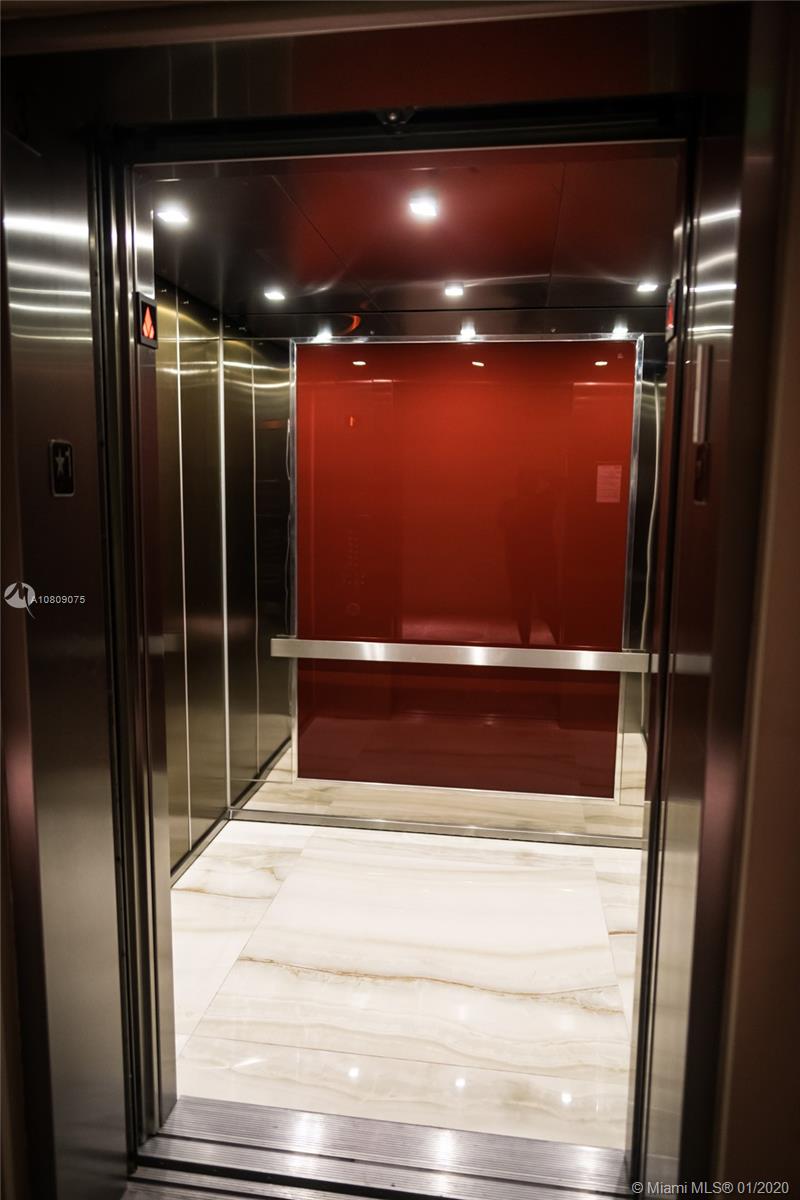 COSTA HOLLYWOOD - Residential