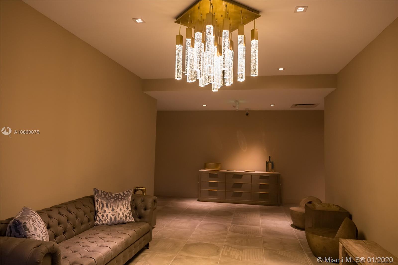 COSTA HOLLYWOOD - Residential