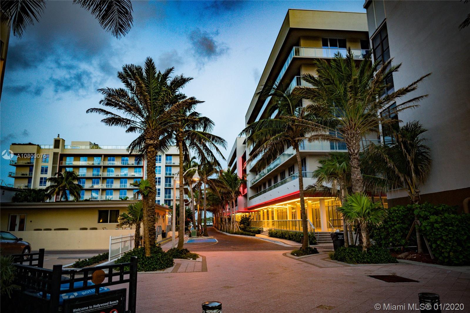 COSTA HOLLYWOOD - Residential