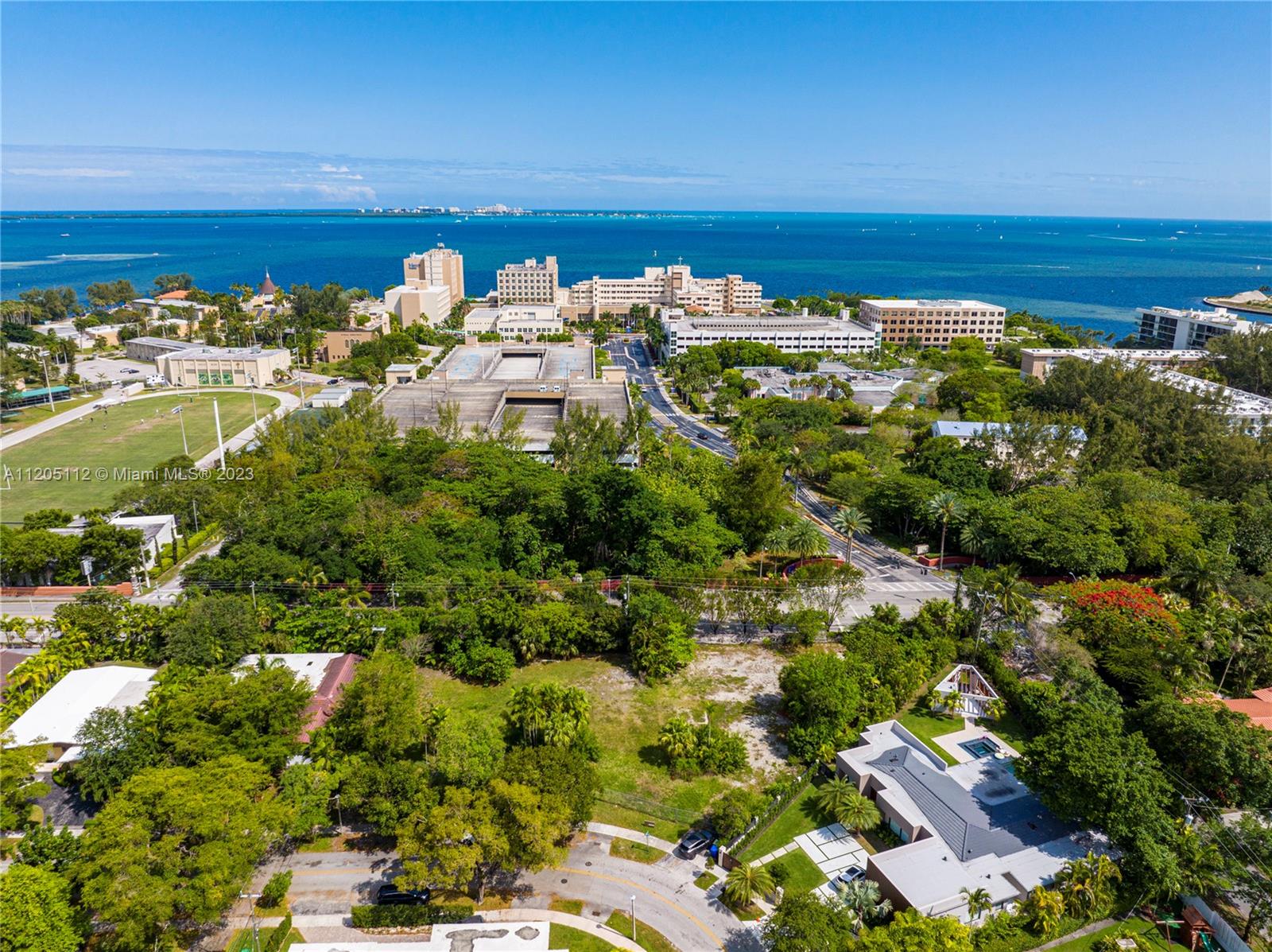 BAY HEIGHTS - Land