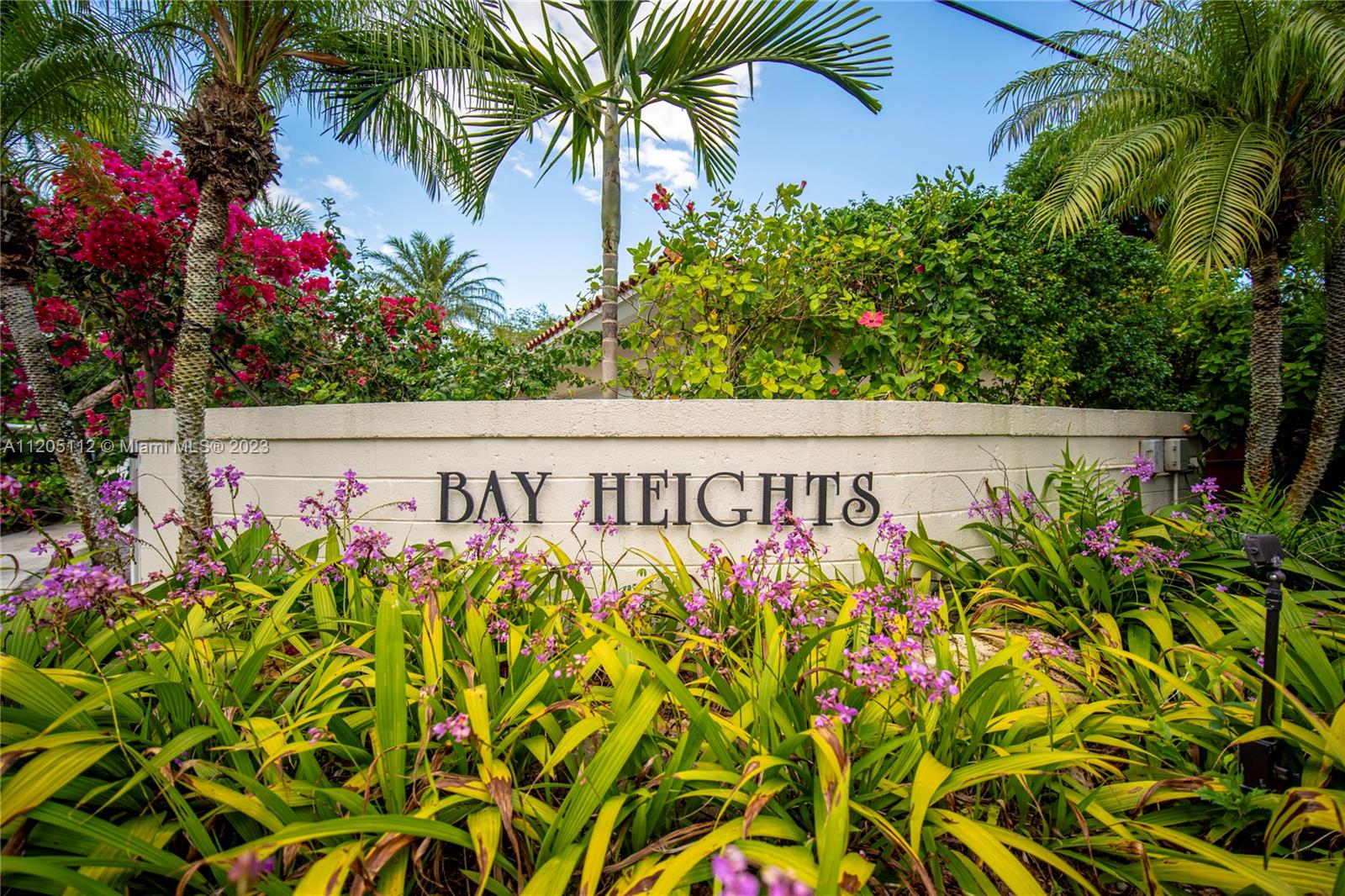 BAY HEIGHTS - Land
