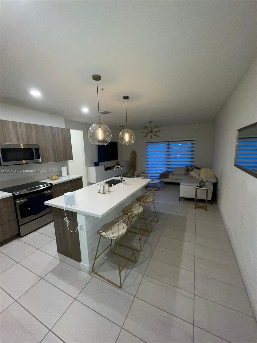 APEX AT PARK CENTRAL COND - Residential Lease