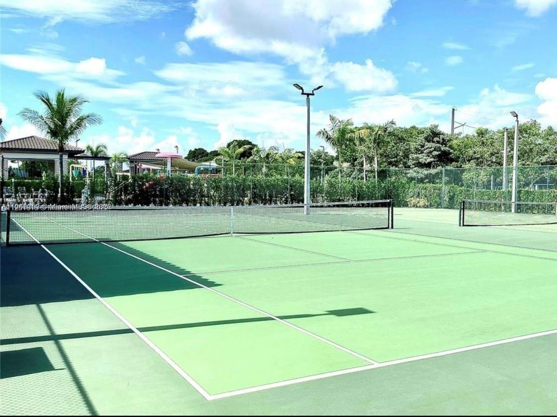 APEX AT PARK CENTRAL COND - Residential Lease