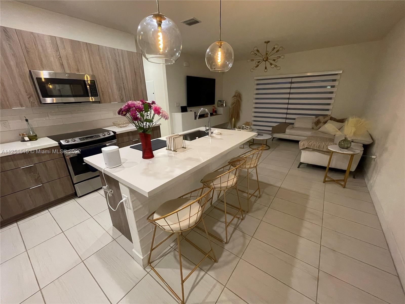 APEX AT PARK CENTRAL COND - Residential Lease