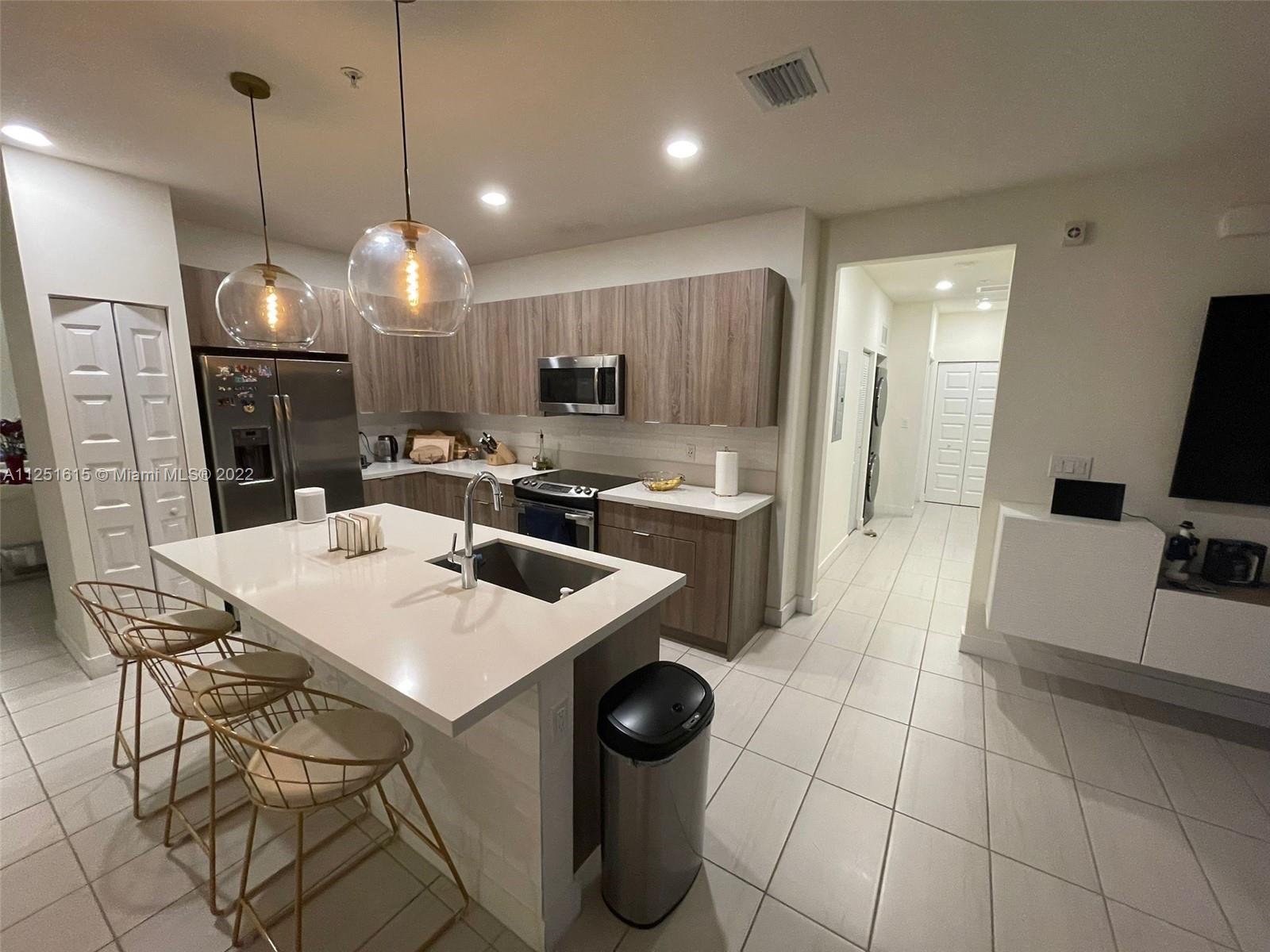 APEX AT PARK CENTRAL COND - Residential Lease